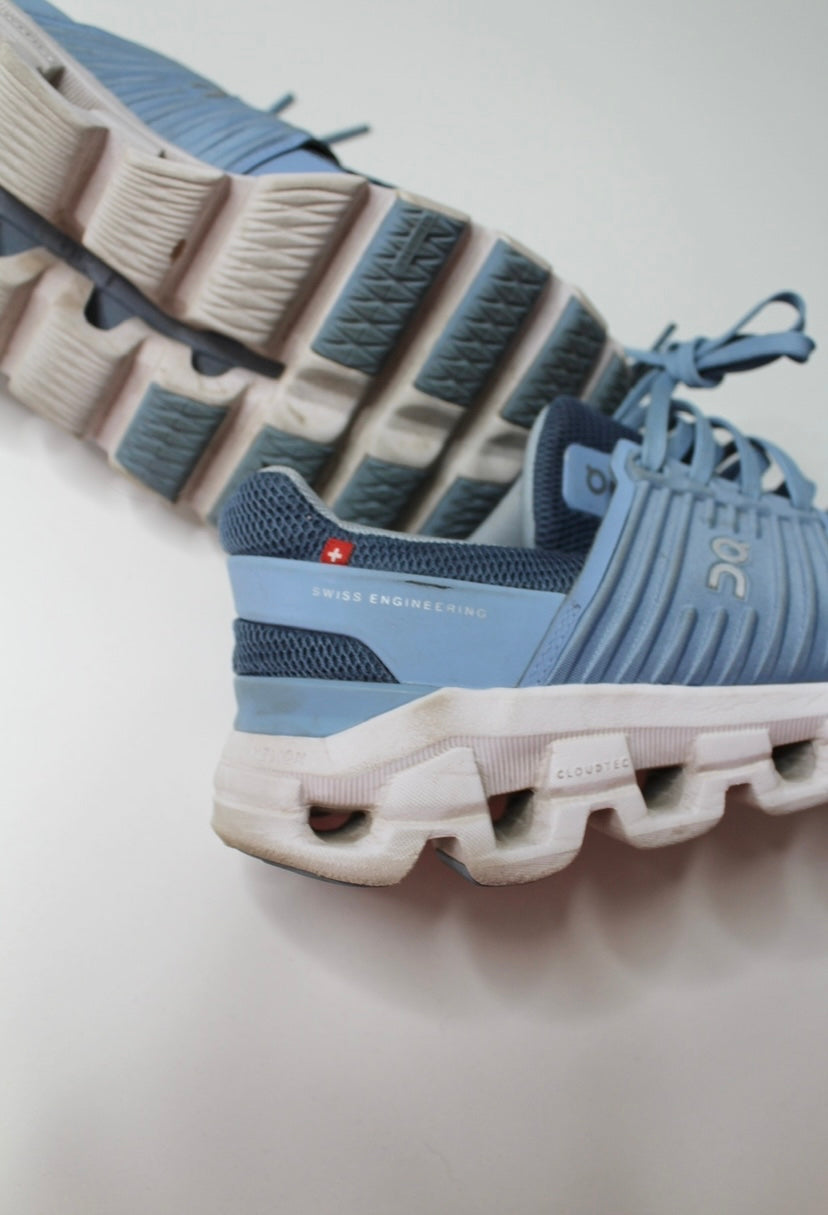 ON Cloud cloudswift running shoe lake / sky blue, size 8
