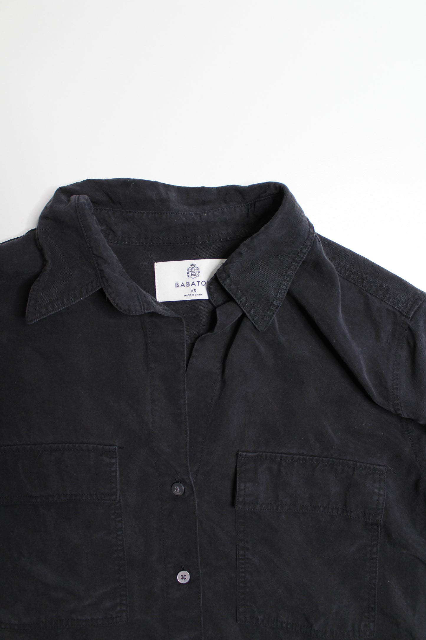 Aritzia babaton black button up utility long sleeve, size xs (loose fit)
