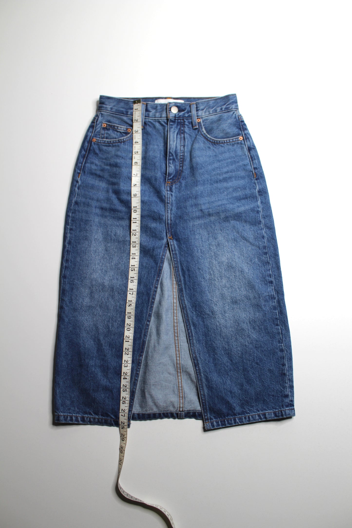 Aritzia Denim Forum ‘90’s Hallie’ denim skirt, size 23
