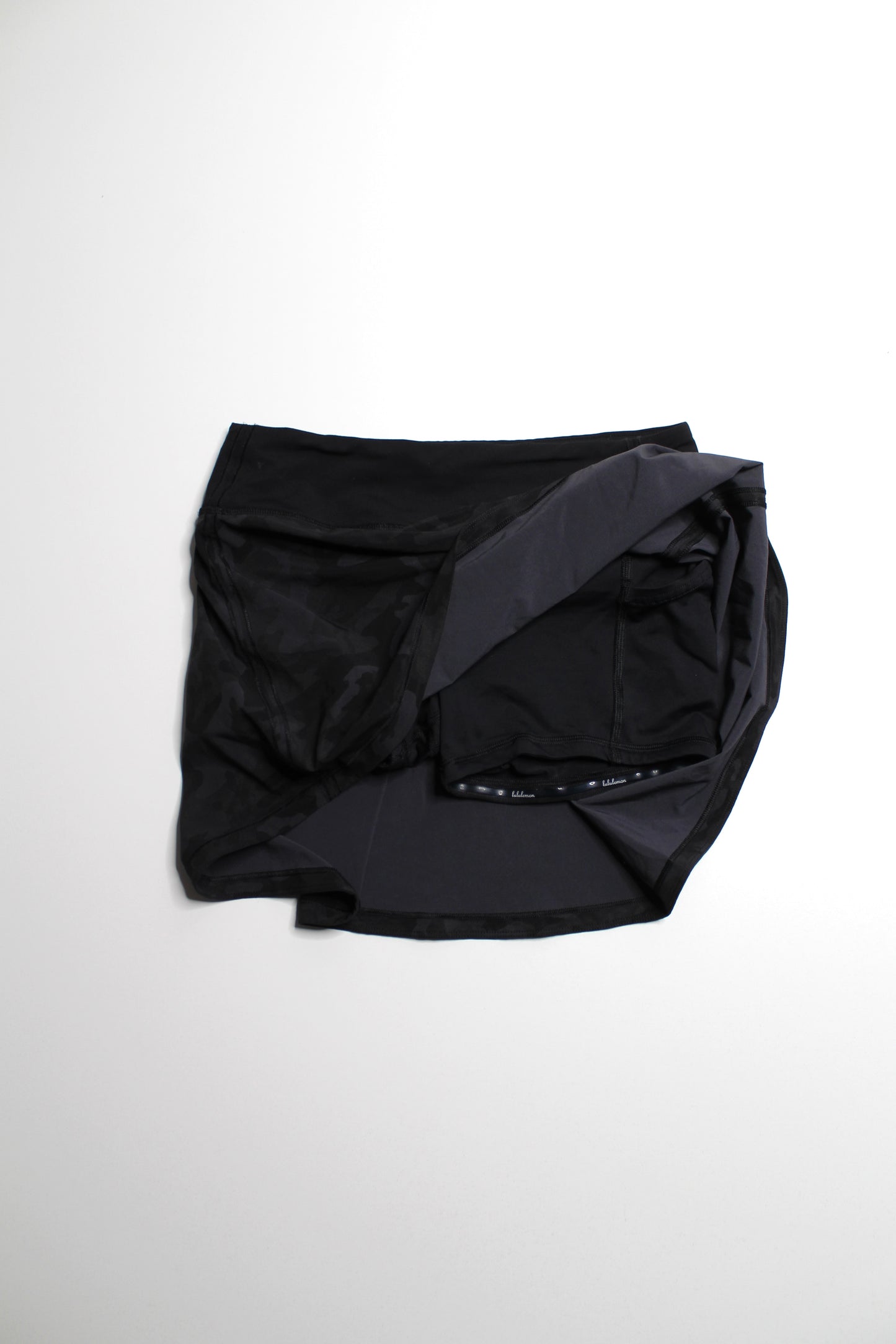Lululemon 365 camo ‘pace setter’ skirt, size 4