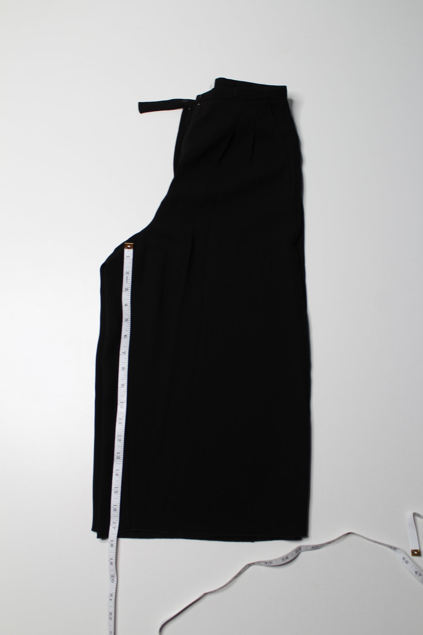 Aritzia Babaton black wide leg flowy crop pant, size 0