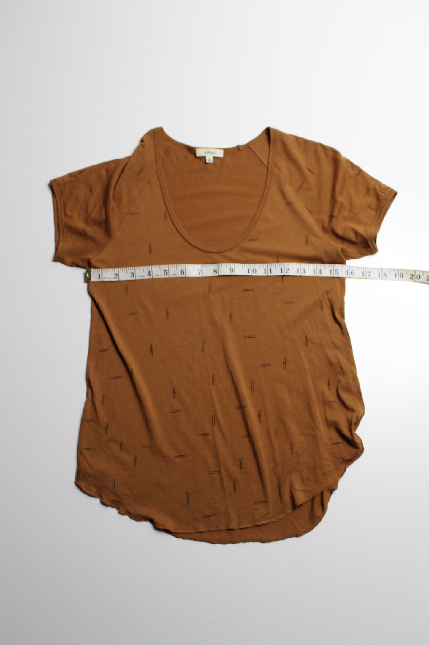 Aritzia Babaton The Group brown ‘everyday’ scoop neck t shirt, size xs (relaxed fit)