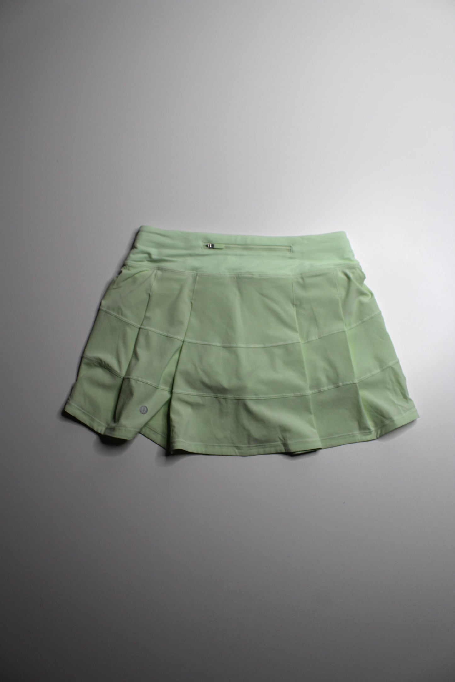 Lululemon light green ‘pace rival’ skirt, size 4 *regular length