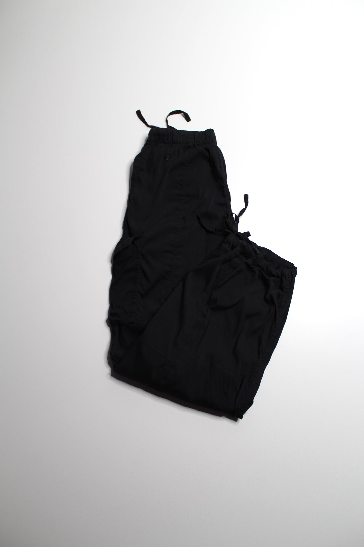 Lululemon black wide leg cargo pant, size xs (oversized fit) (additional 50% off at checkout)