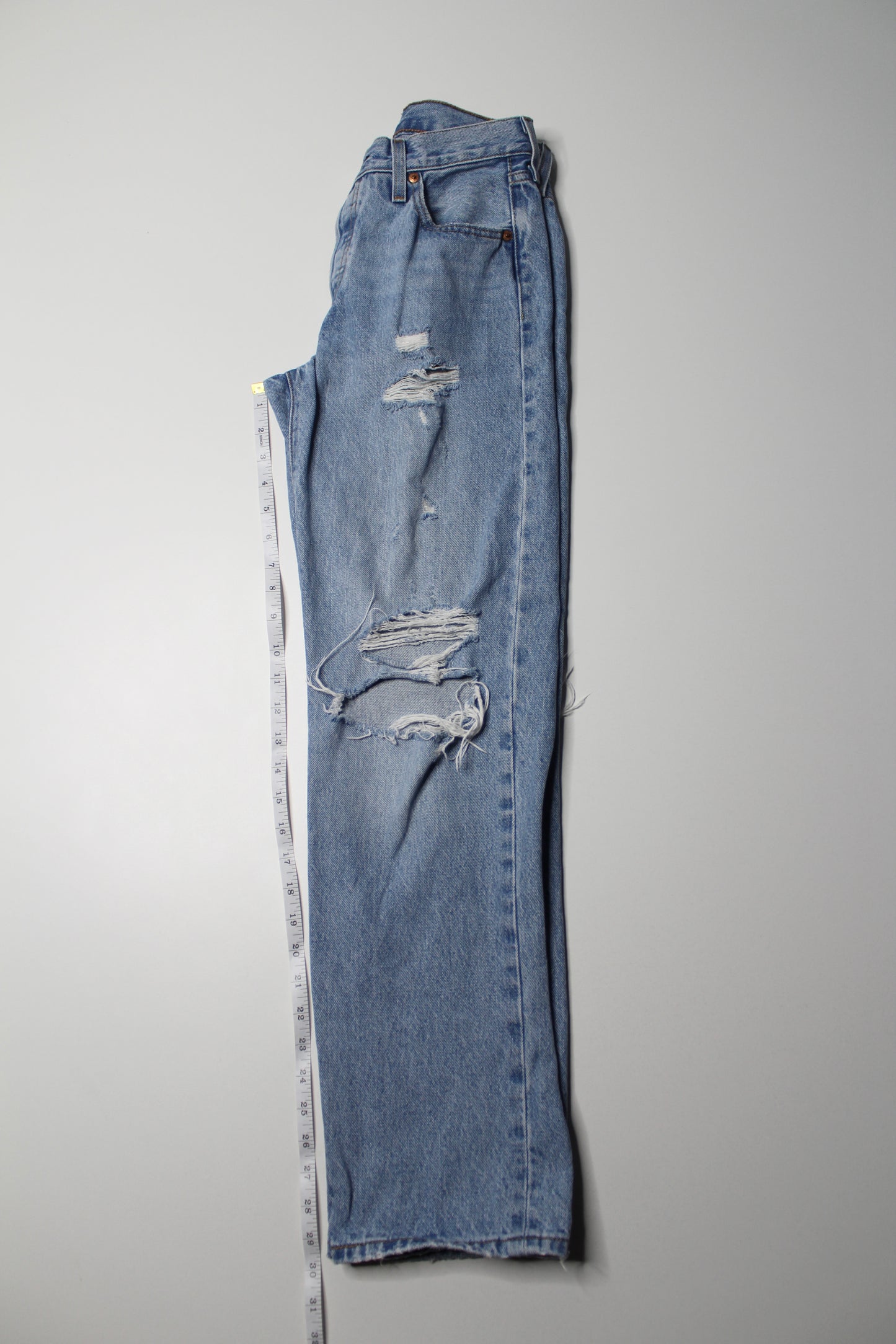 Levis ‘501’ straight leg jeans, size 23 (30”)