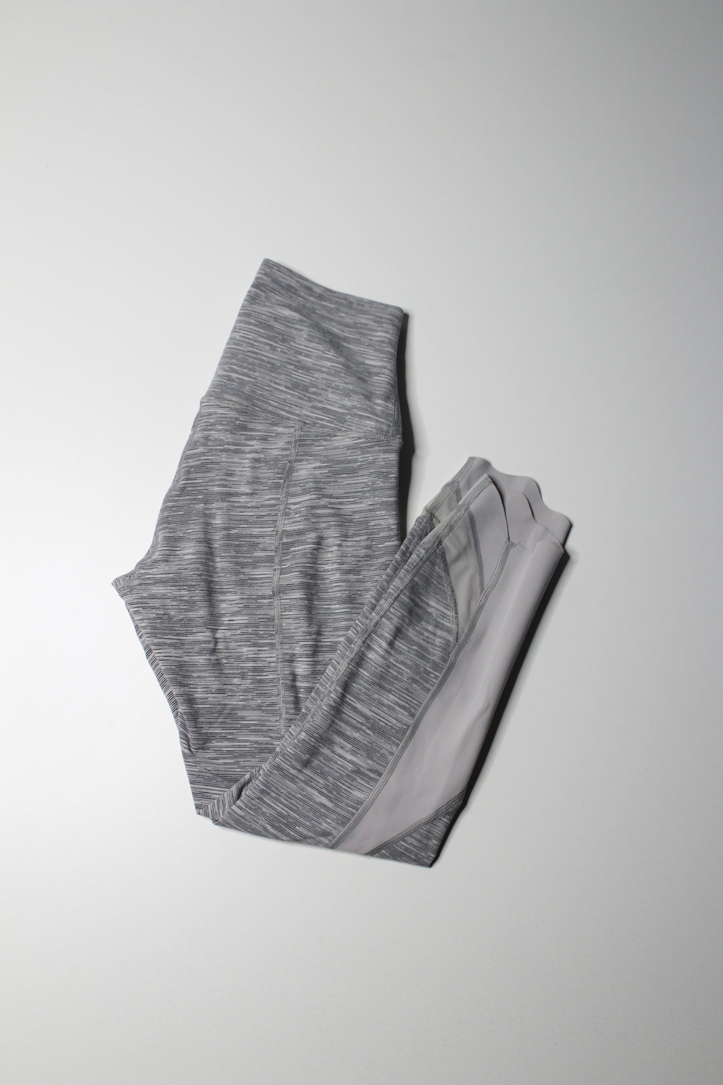 Lululemon wee stripe scallop hem ‘wunder under’ crop leggings, no size. Fits like 6
