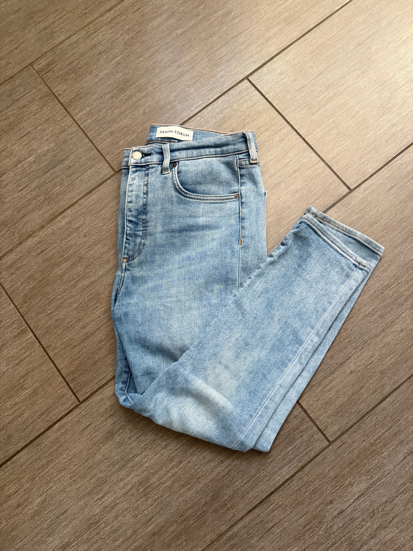 Aritzia Denim Forum high rise ‘Lola’ skinny jeans, size 30 (26L)