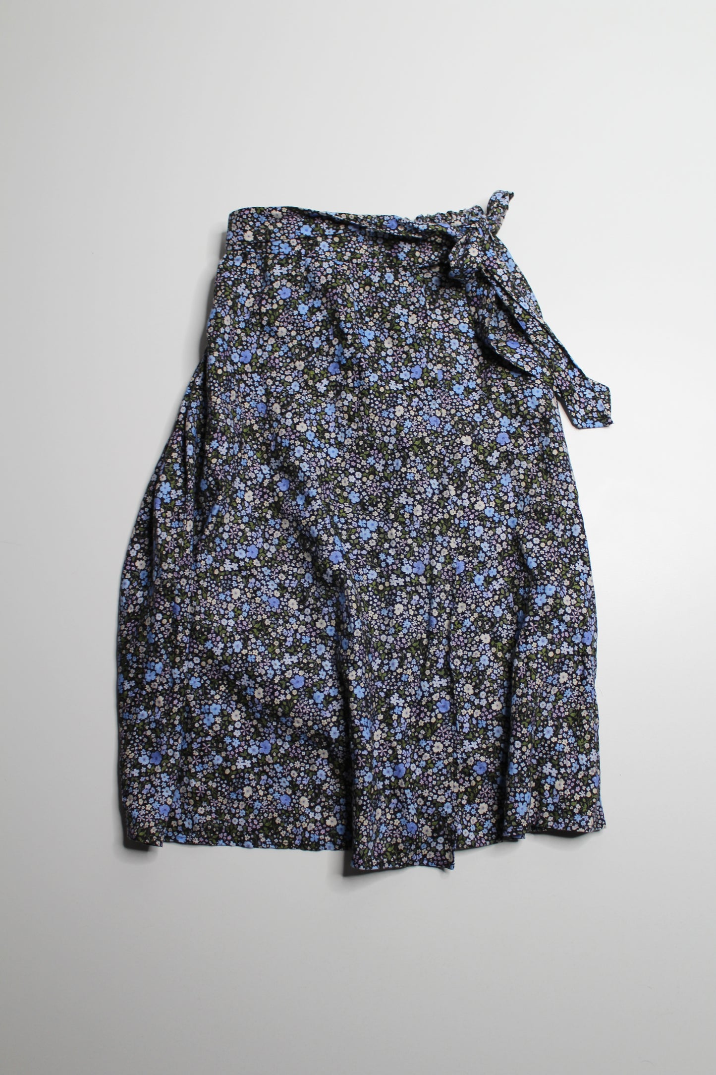 Aritzia Wilfred 'outlander' floral wrap skirt, size xxs (fits xxs/xs)