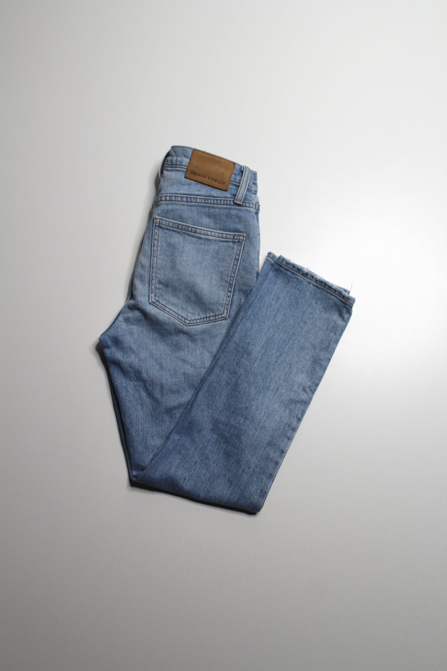 Aritzia denim forum the ‘yoko high rise slim’ jeans, size 24 (26L)