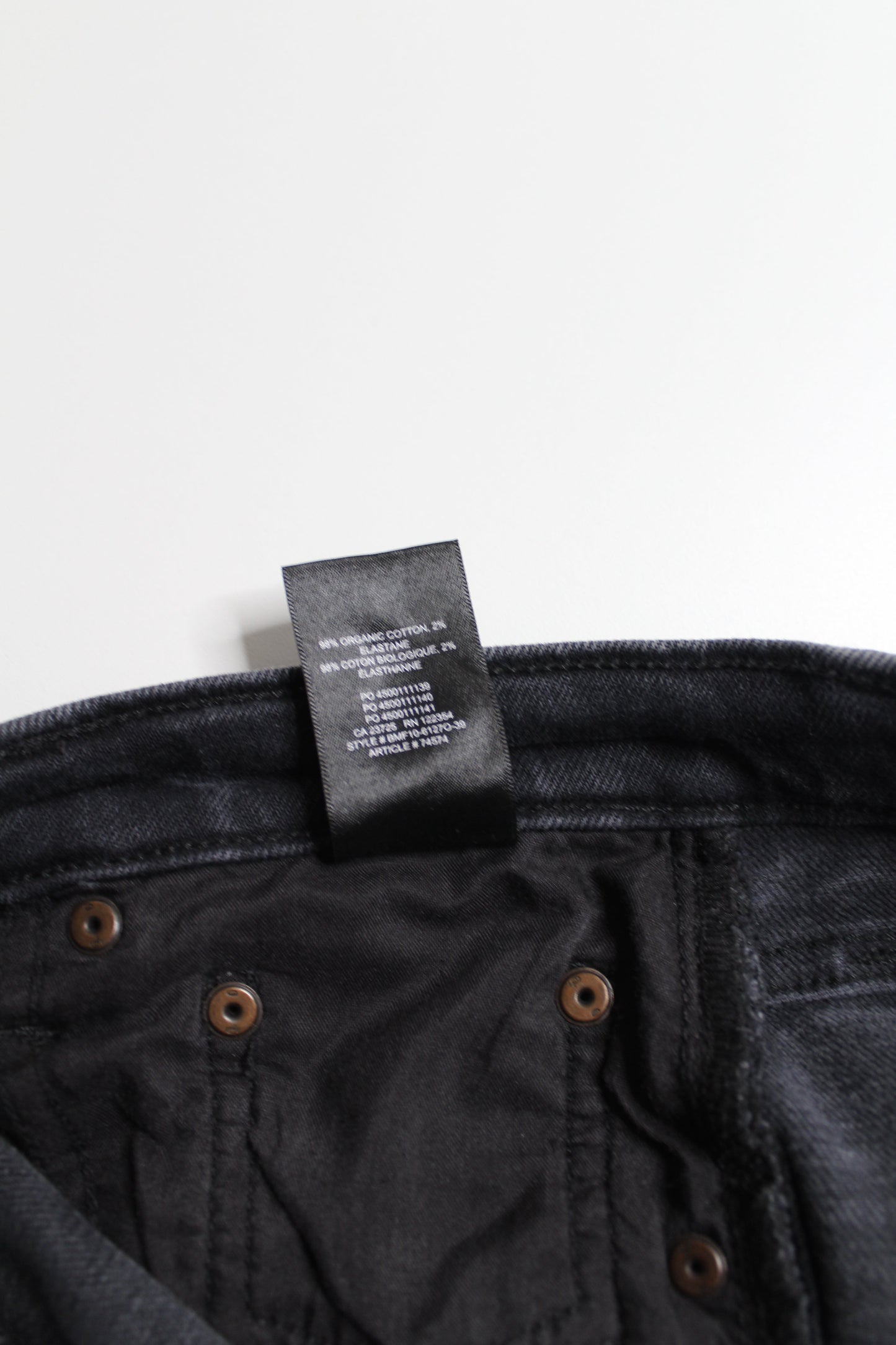 Aritzia Denim Forum black wash ‘Yoko’ high rise slim, size 25