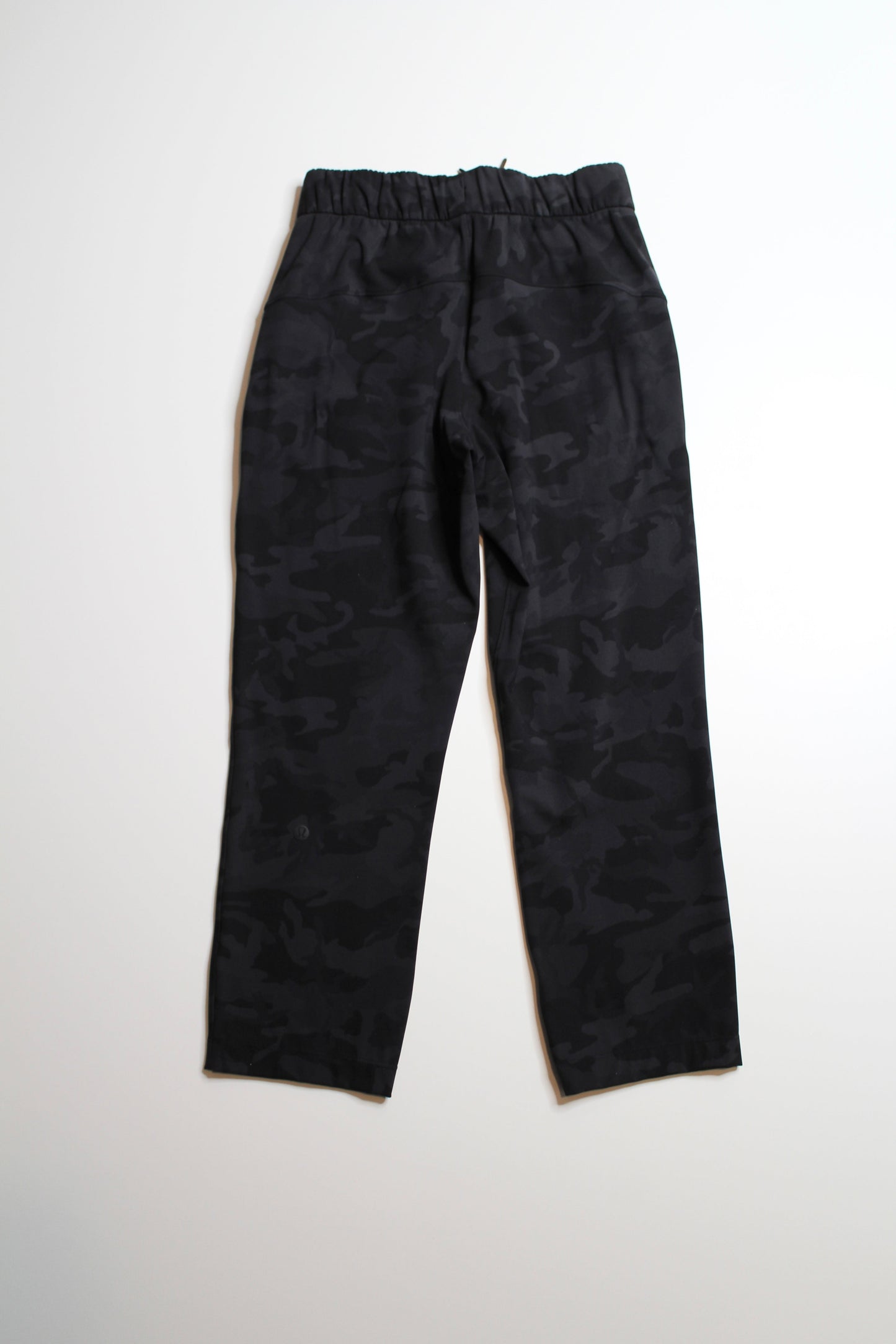 Lululemon 365 heritage camo ‘on the fly’ crop, size 2 (23”) *full on luxtreme (fits 2/4) (was $58)