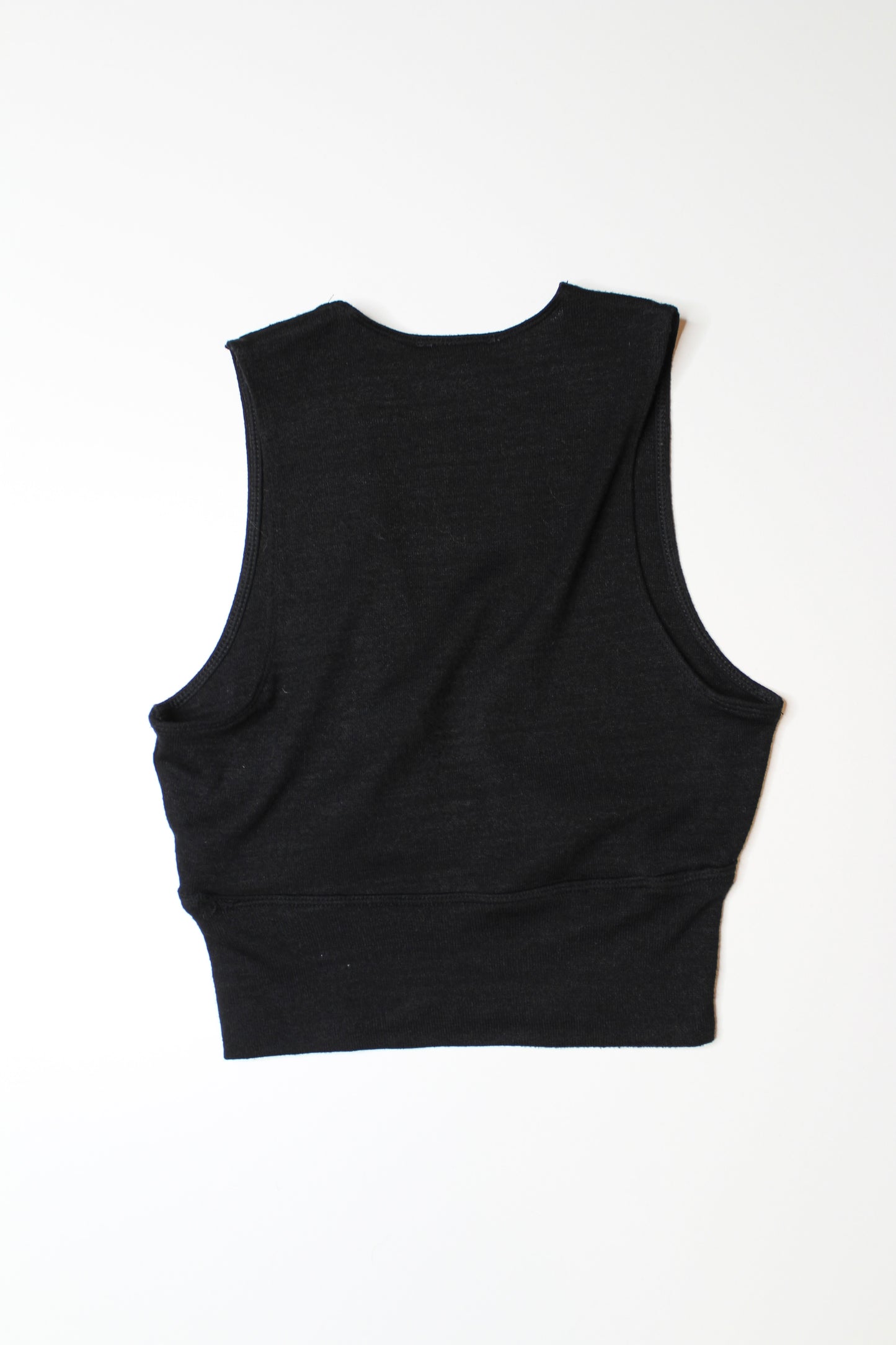Aritzia Wilfred Free black ‘valeria’ cropped deep v tank, size xs