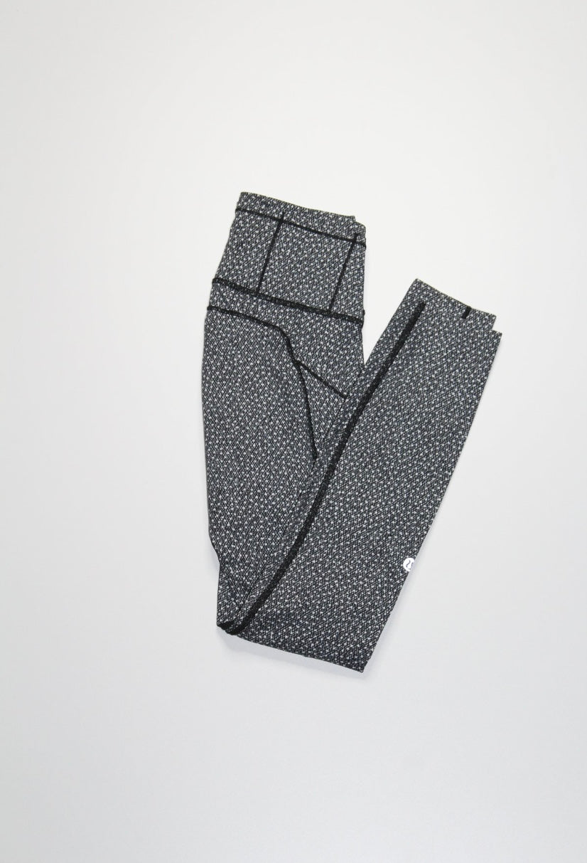 Lululemon frozen fizz white black 'fast and free' tight, size 2 (25") (sale: was $58)