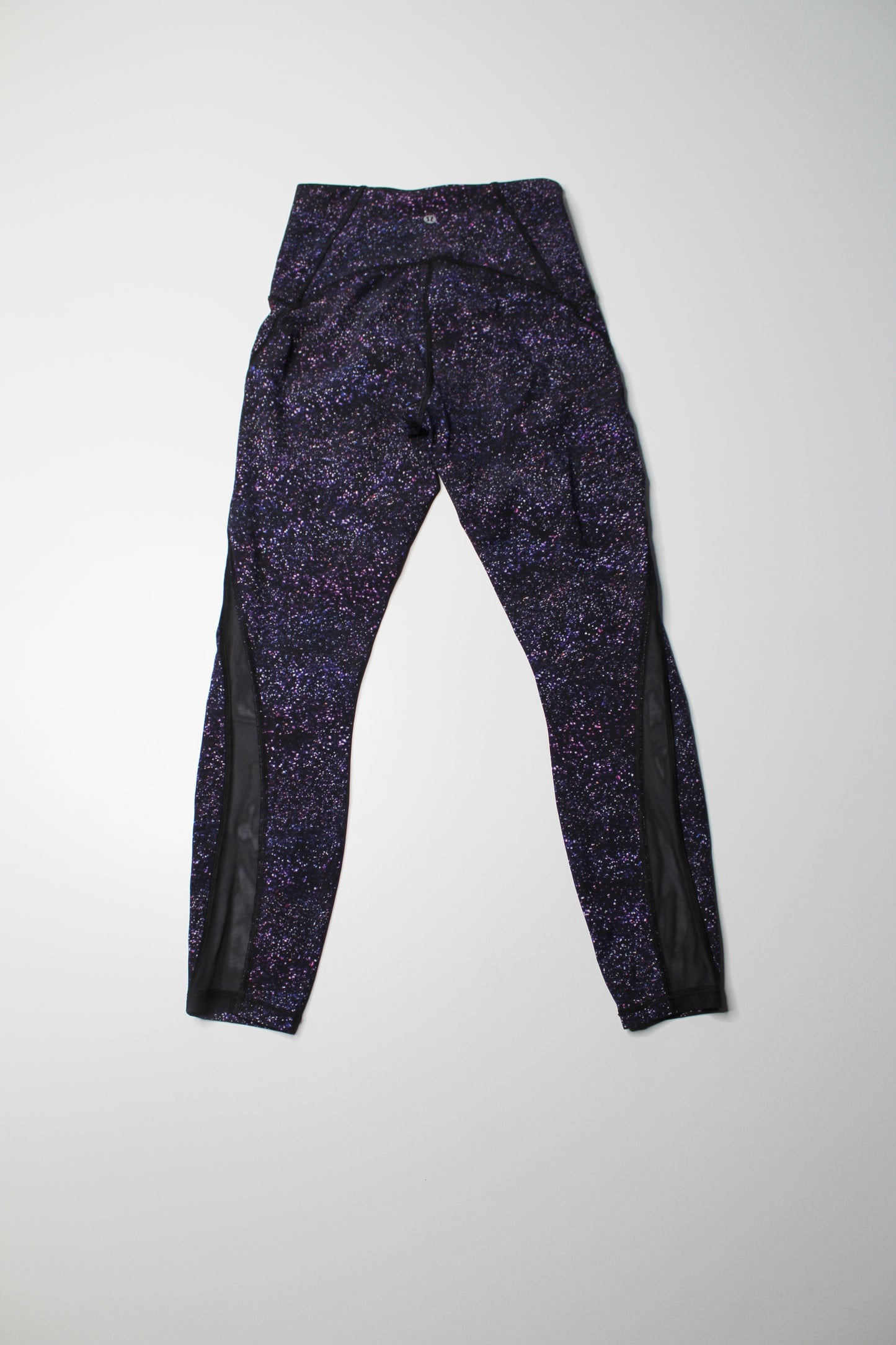 Lululemon crystaline multi ‘train times’ tights, size 6 (25”)