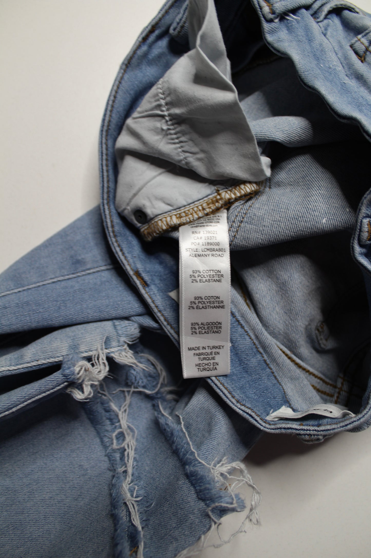 FRAME  light wash ‘le crop mini boot’ high rise denim jeans, size 27 (24”)