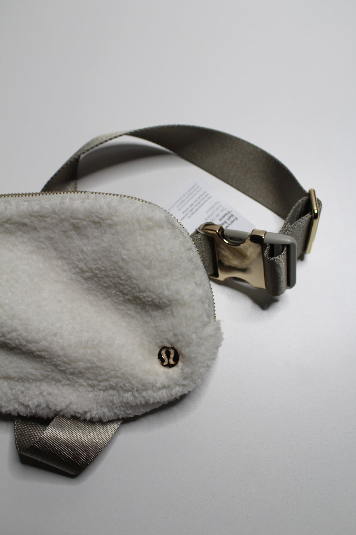 Lululemon light ivory 'everywhere fleece' belt bag *1L *new with tags