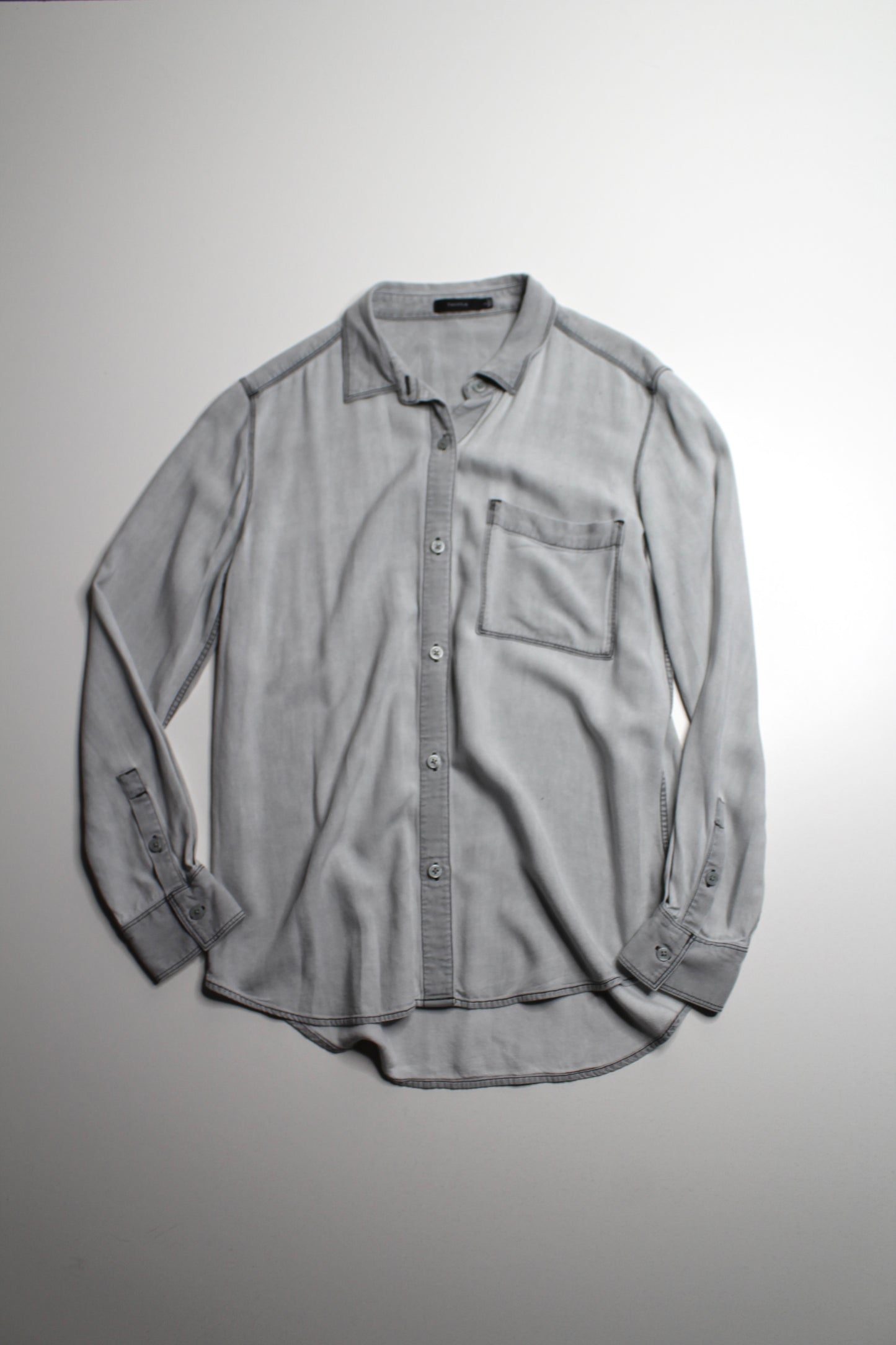 Aritzia Talula button up long sleeve, size small
