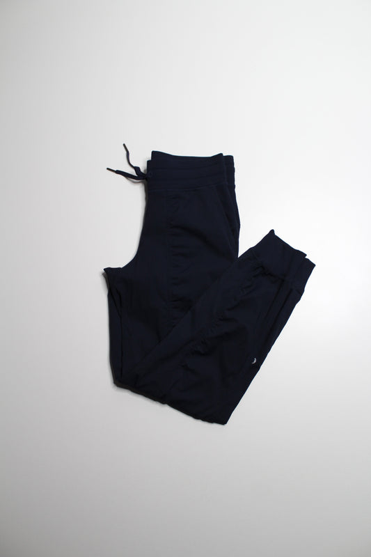 Lululemon true navy ‘dance studio’ jogger, size 6