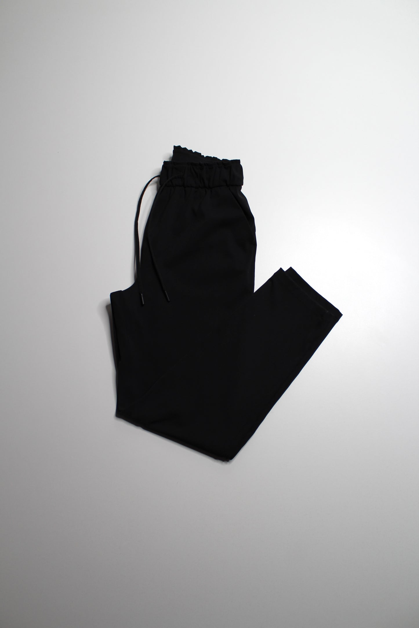 Lululemon black ‘keep moving’ pant, size 4