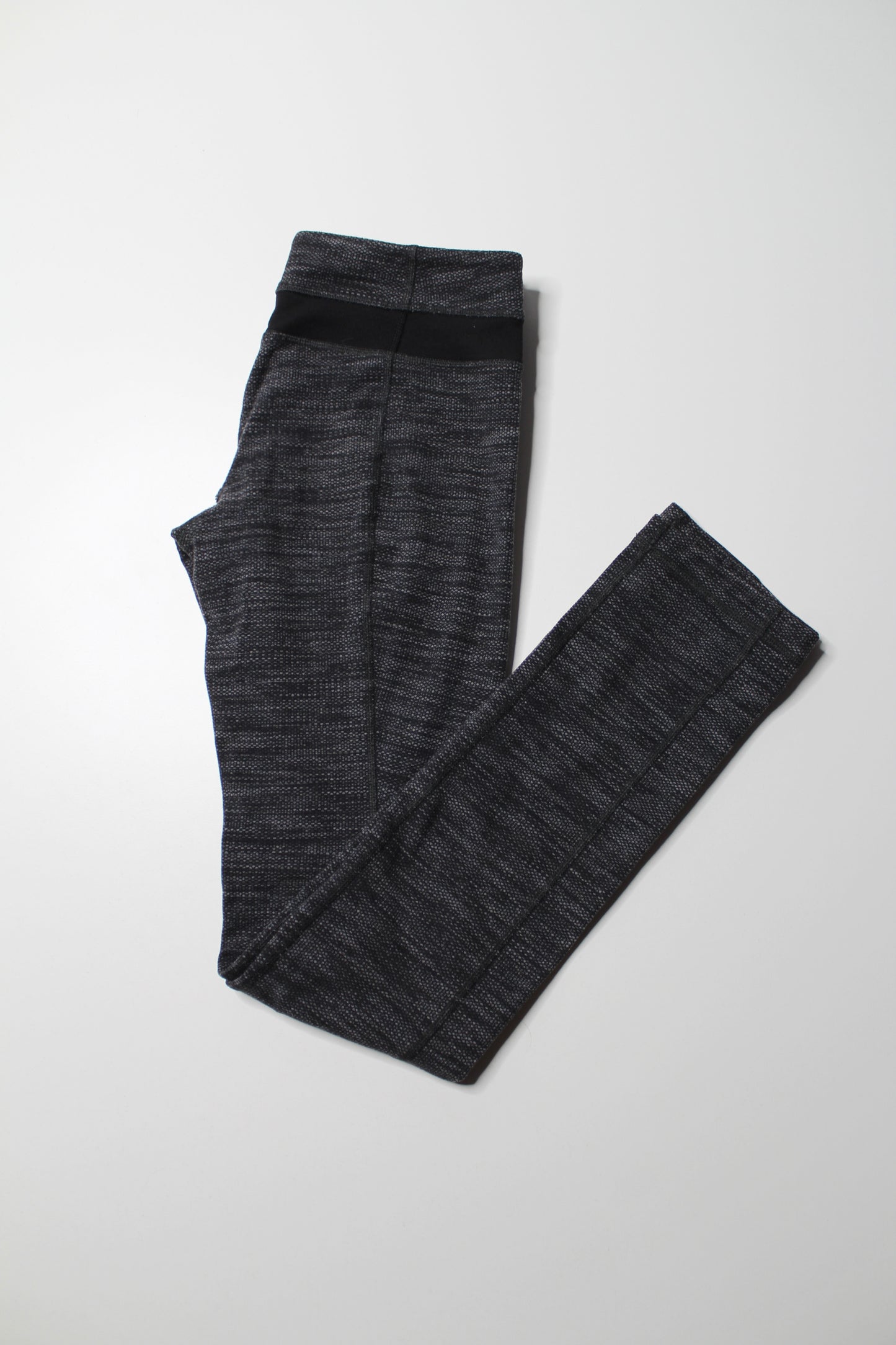 Lululemon mid rise straight leg skinny groove pant, size 4 (additional 50% off)