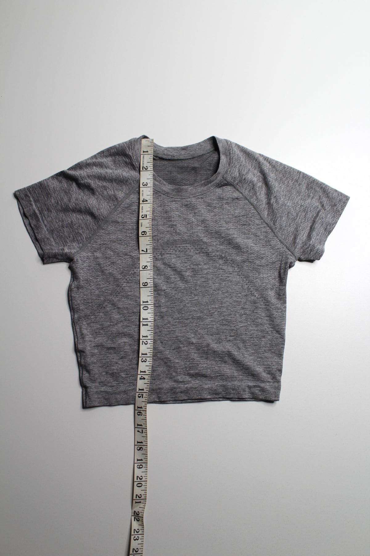 Lululemon grey cropped swiftly short sleeve, size 4