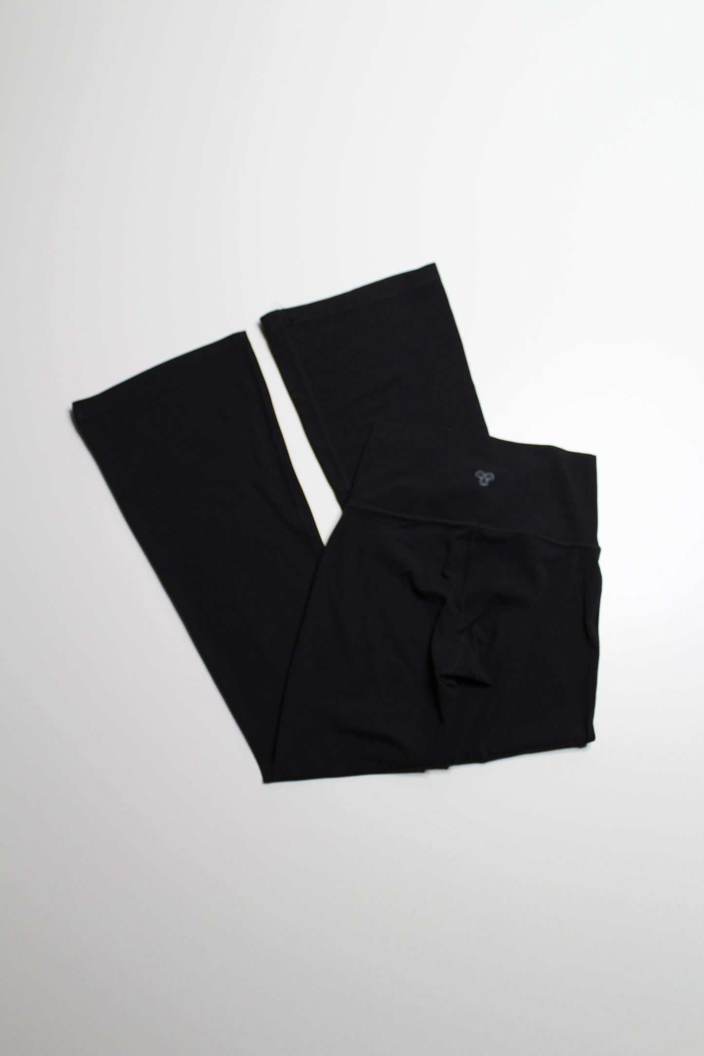 Aritzia TNA action hi-rise black flared pant, size xs (26”)