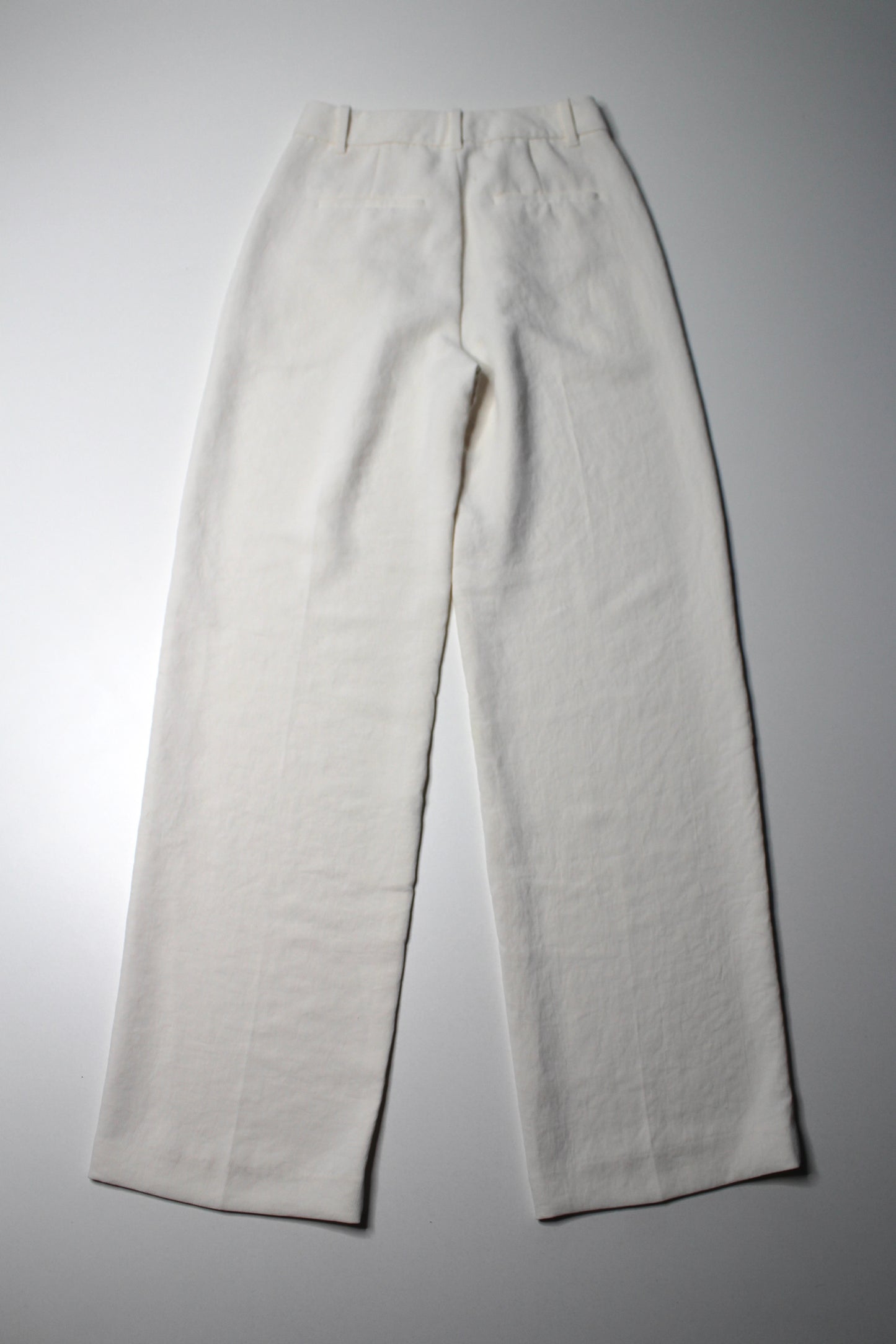 Aritzia Wilfred cream ‘effortless’ pant, size 2