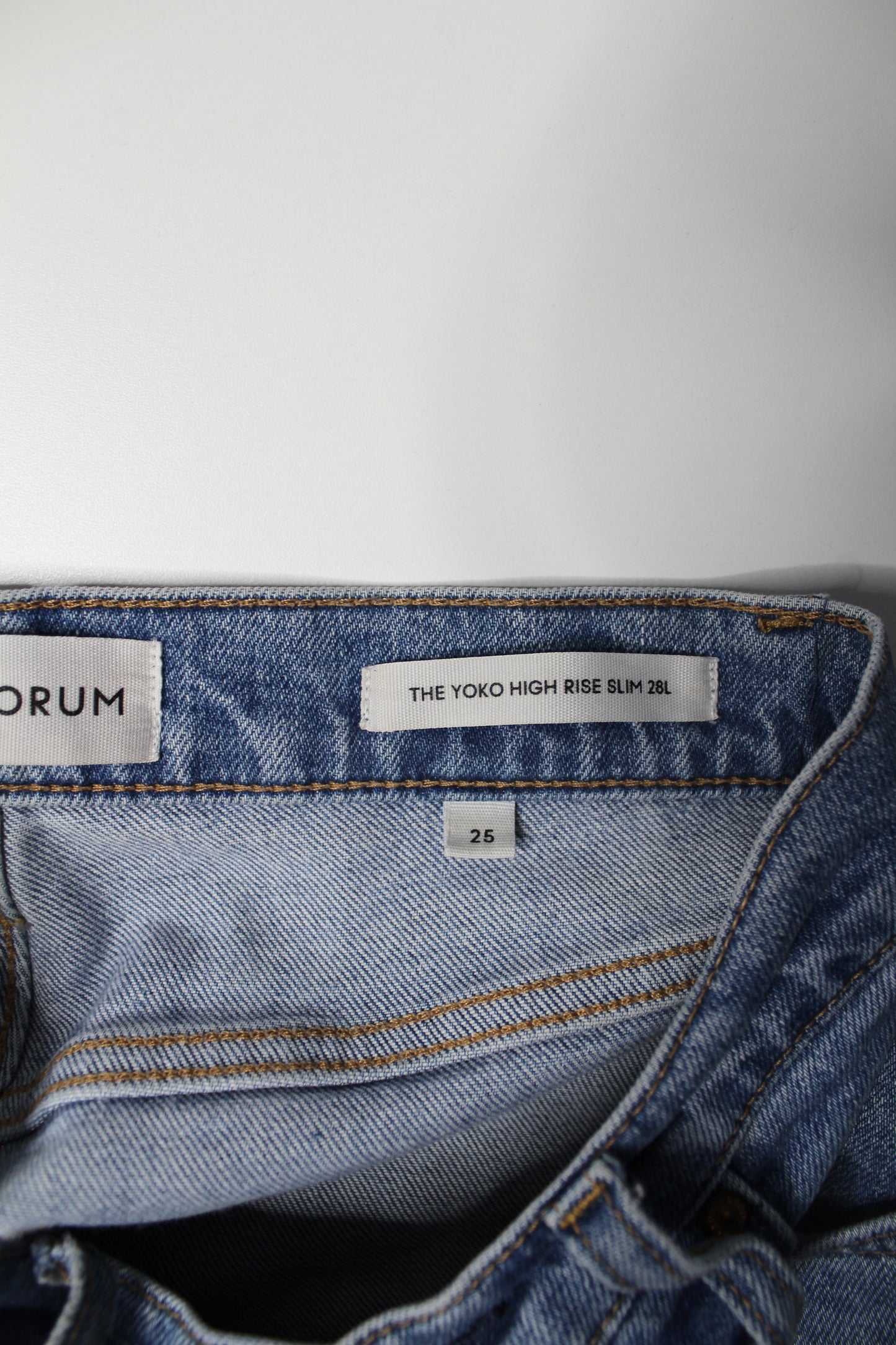 Aritzia Denim Forum 'yoko high rise slim' jeans, size 25 (28L)