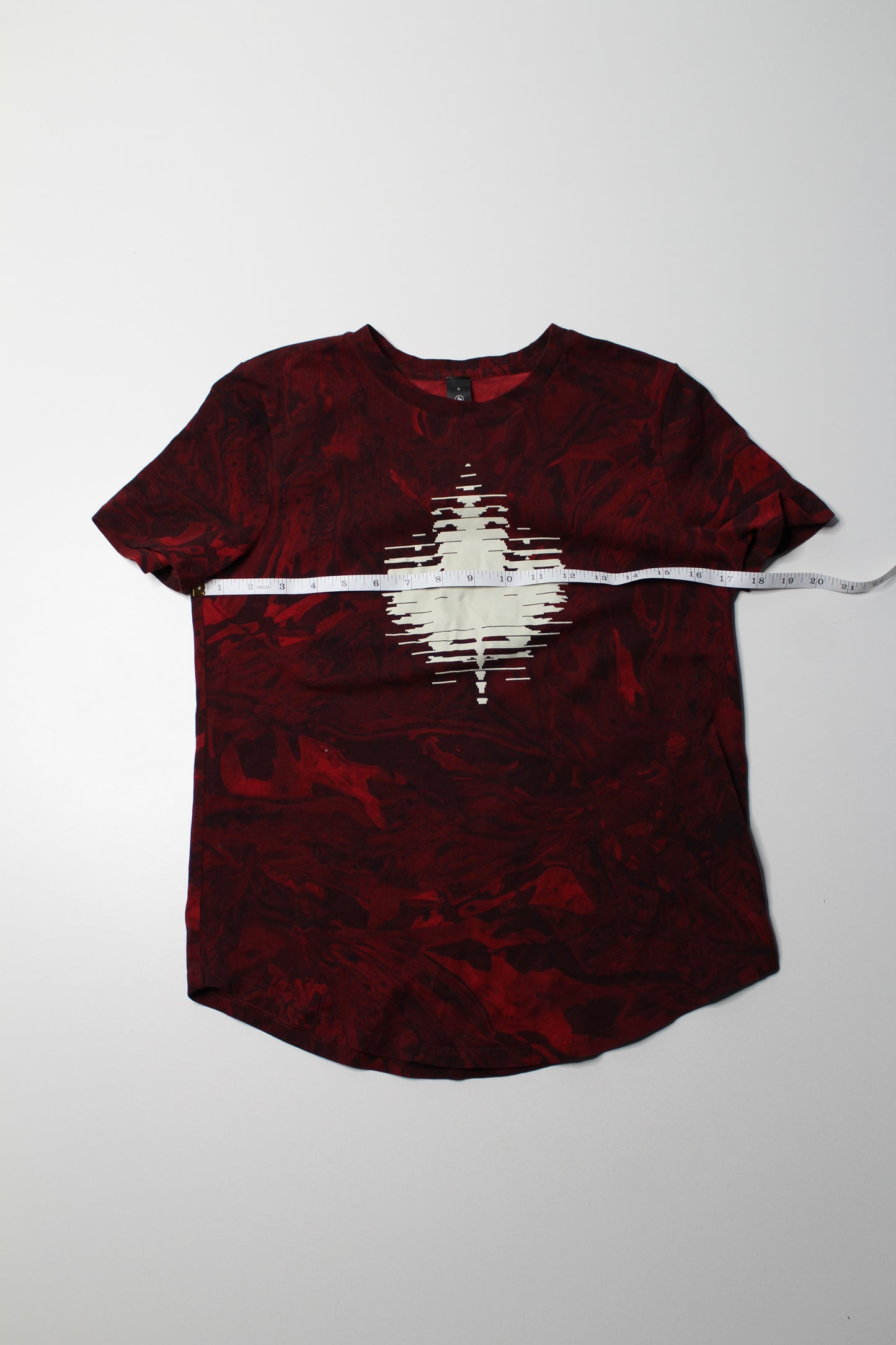 Lululemon ‘love crew’ t shirt, size 4 *Team Canada