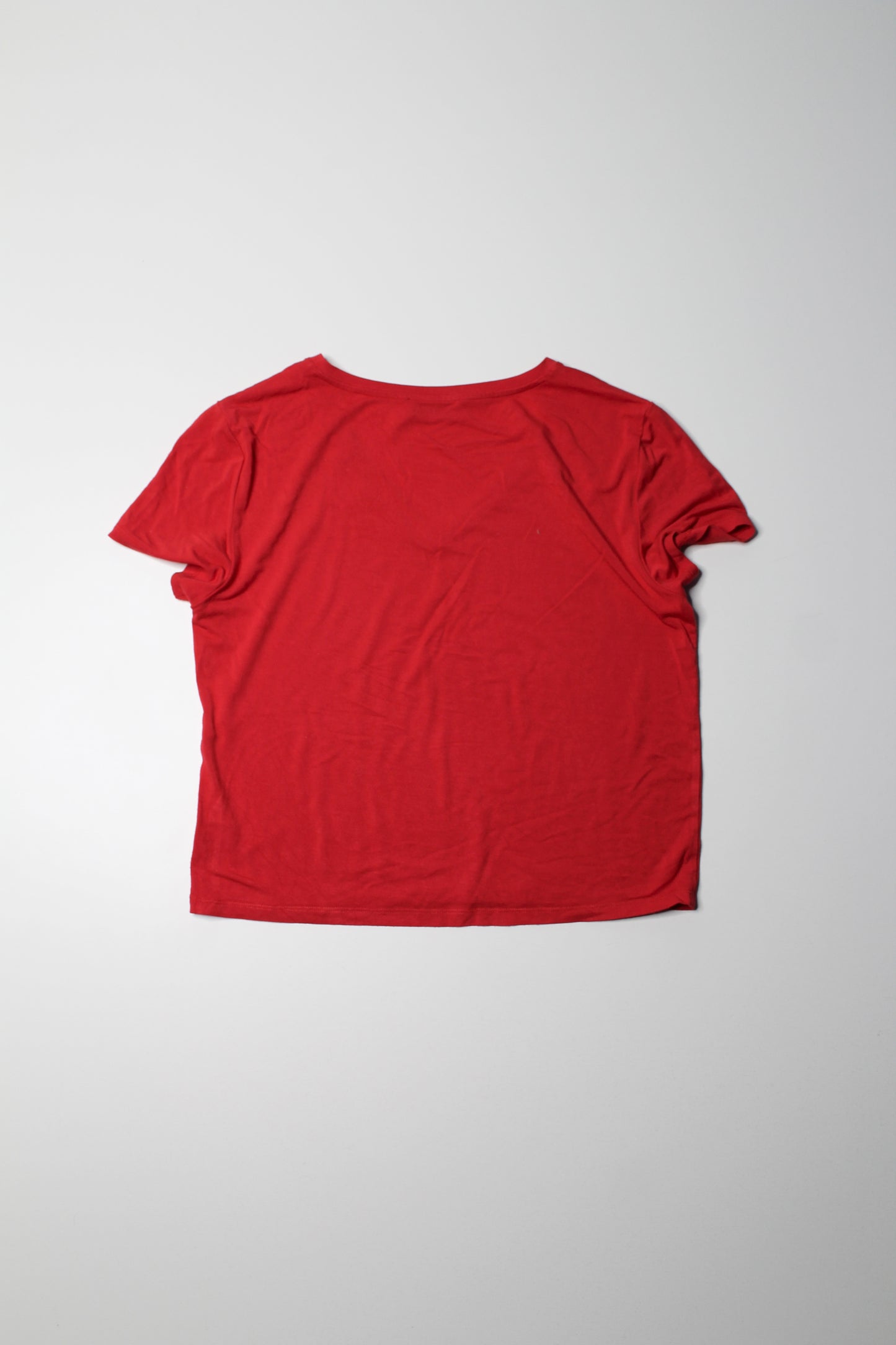 Aritzia red cropped v neck t shirt, size medium