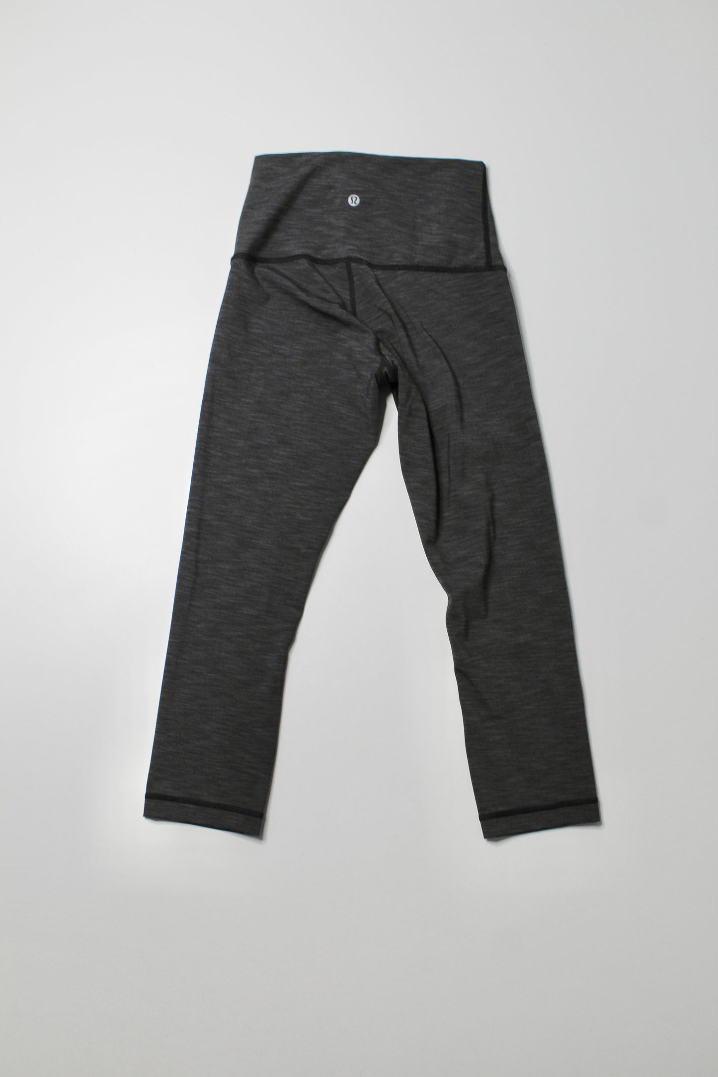 Lululemon grey ‘wunder under’ crop legging, size 6 (21”) *Luxtreme (price reduced: was $$48