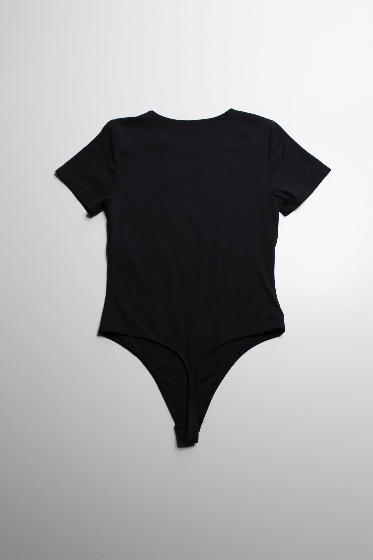 Aritzia Babaton black ‘contour crew’ short sleeve bodysuit, size large