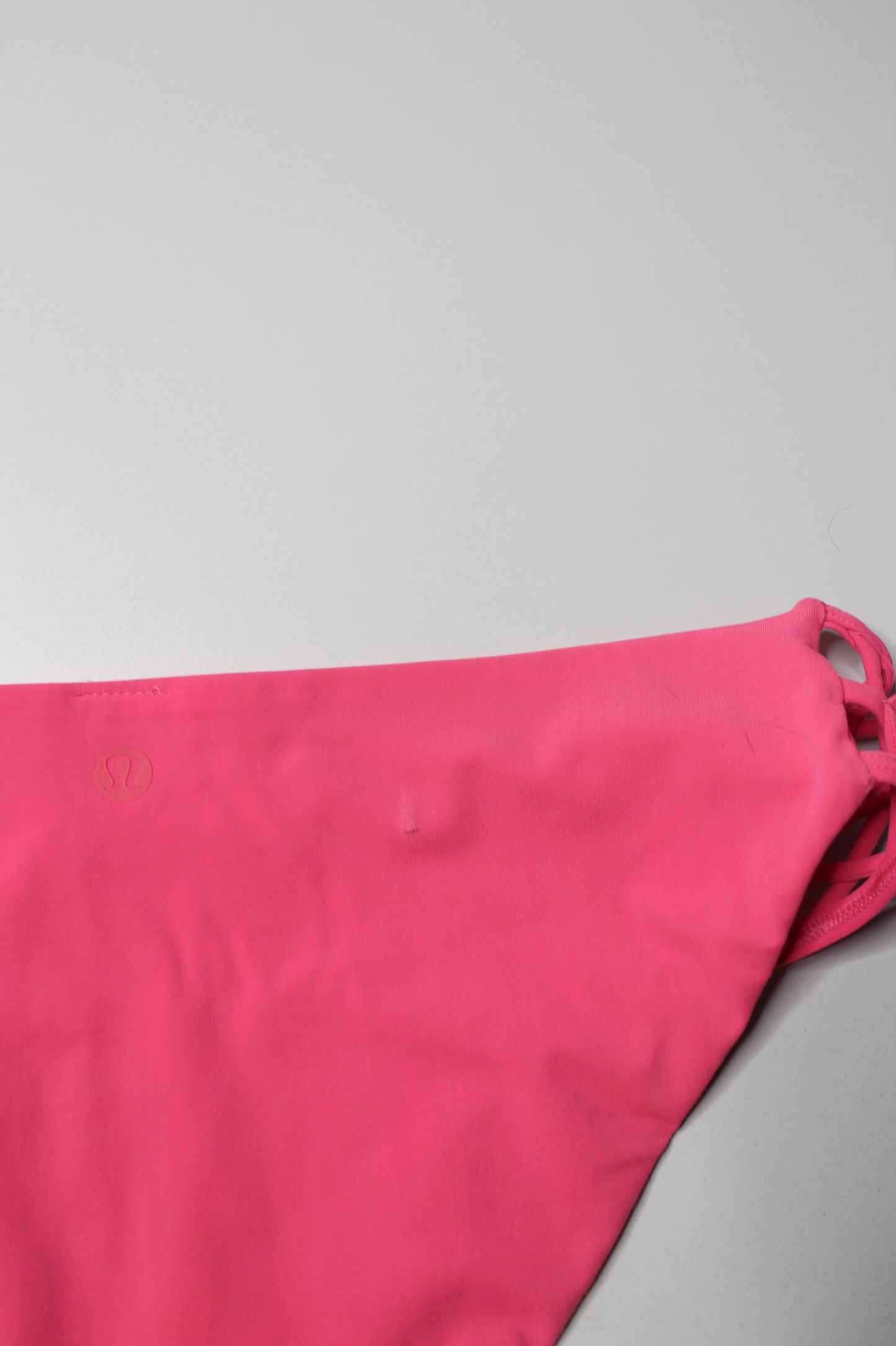 Lululemon pink ‘shoreline’ swim bottom, size 8 *flaw (sale: was $20)