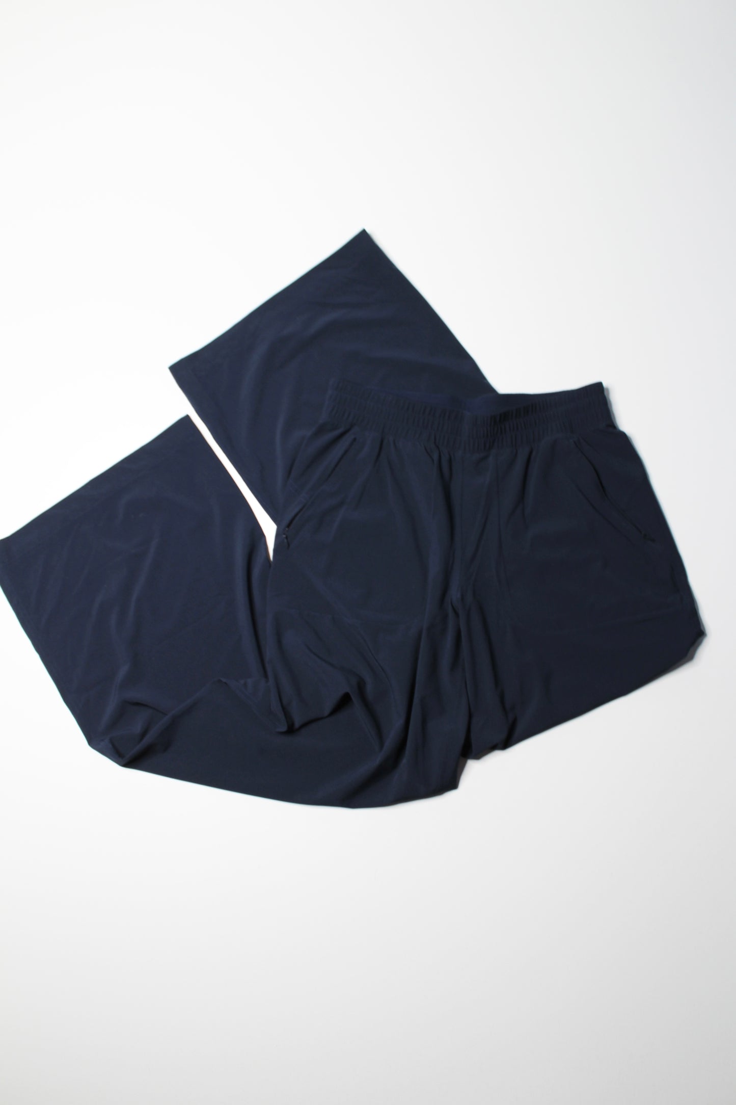 Lululemon true navy swift wide leg pant, size 6 *full length
