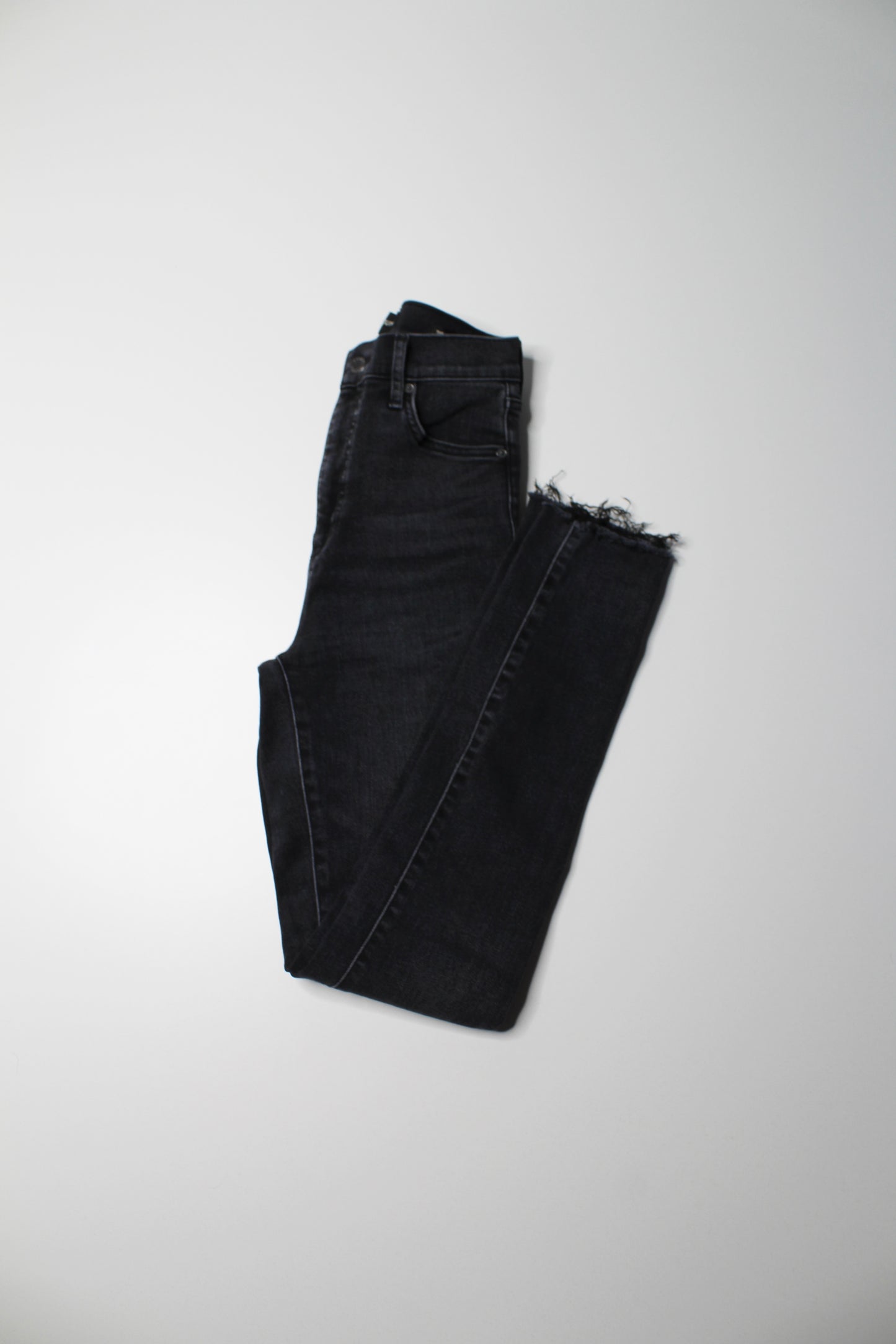 Aritzia Denim Forum dark wash ‘Yoko high rise slim’ jeans, size 26
