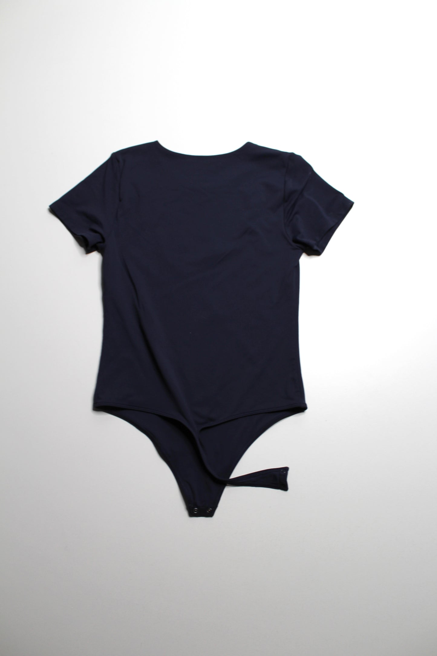 Aritzia Babaton navy ‘contour crew’ short sleeve bodysuit, size large