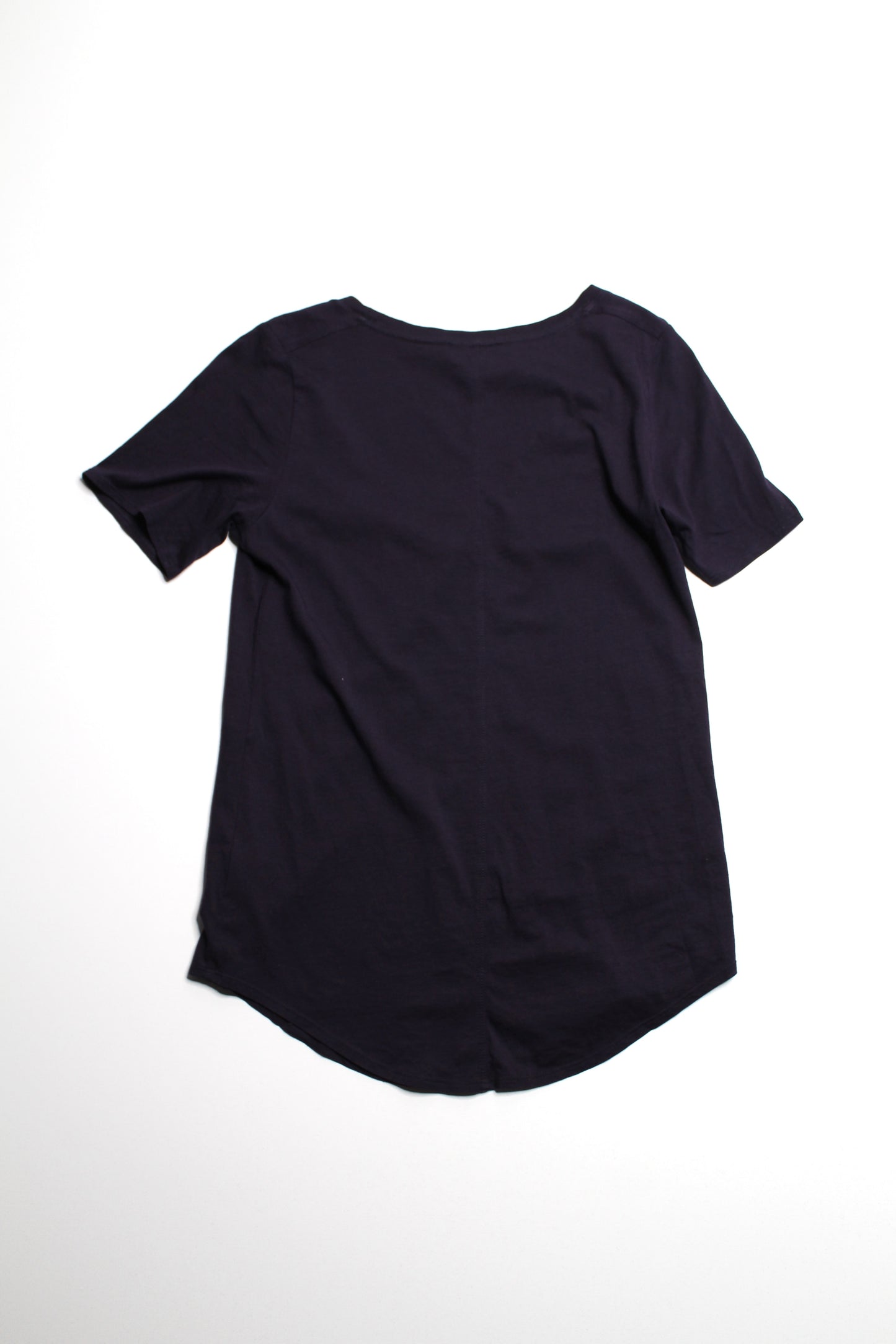 Aritzia Babaton The Group dark purple  ‘everyday’ scoop neck t shirt, size xs (relaxed fit)