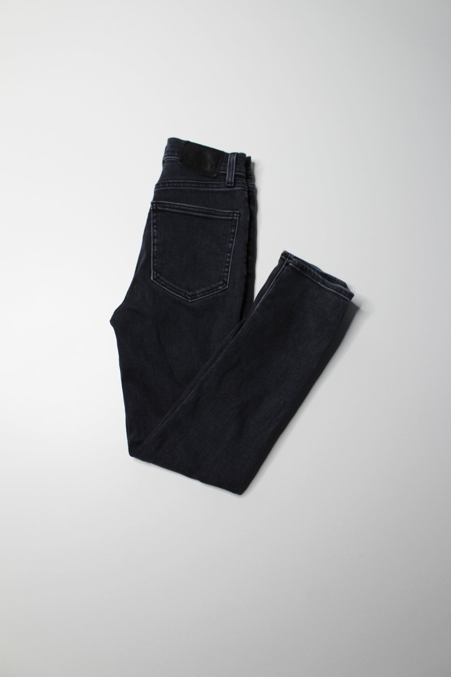 Aritzia Denim Forum black wash ‘Lola’ high rise skinny jeans, size 25 (26”)