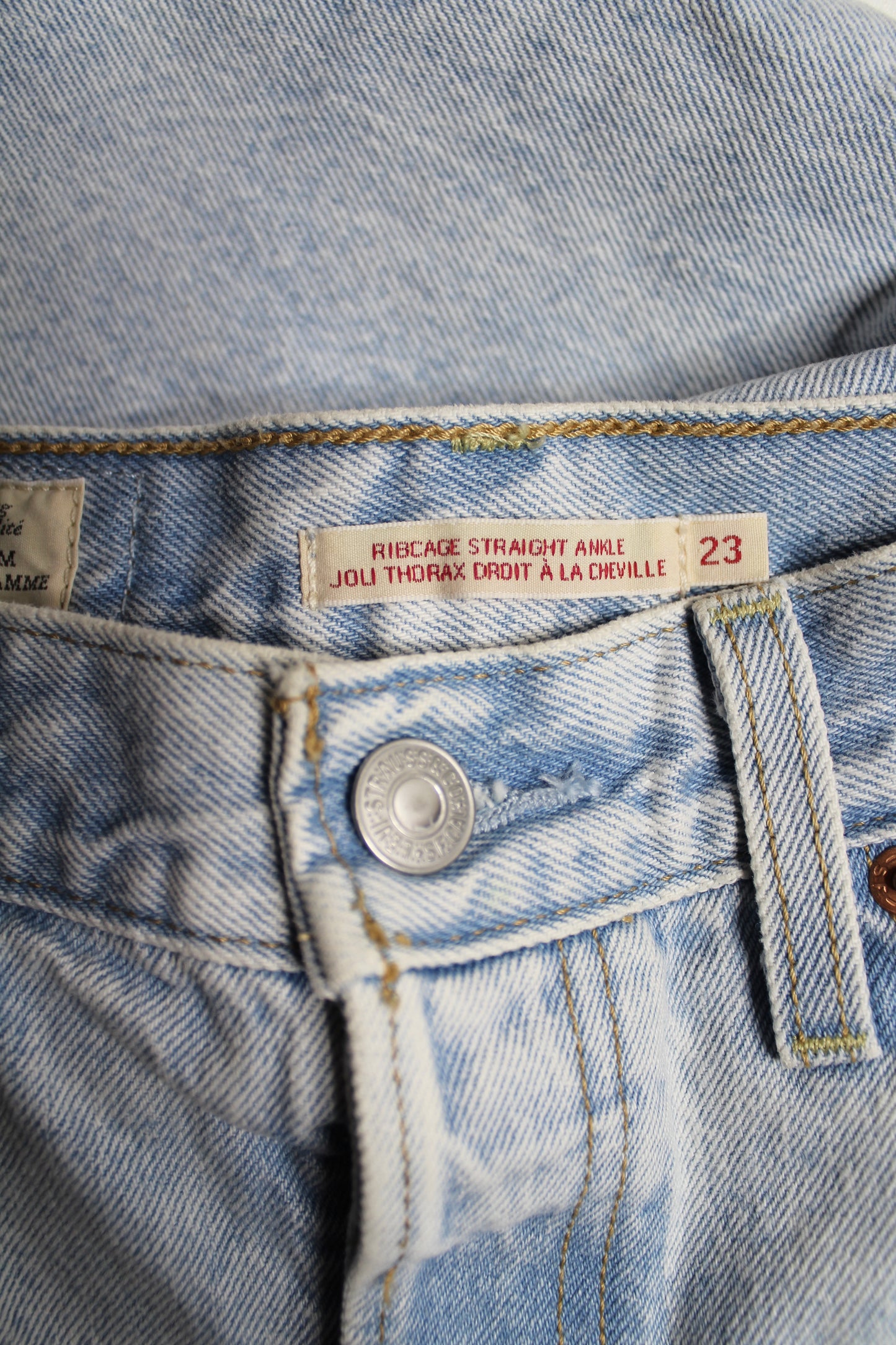 Levi’s ‘ribcage straight ankle’ jeans, size 23