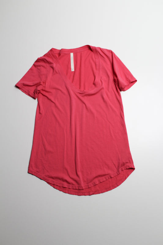 Aritzia Babaton The Group berry ‘everyday’ scoop neck t shirt, size xs (relaxed fit)