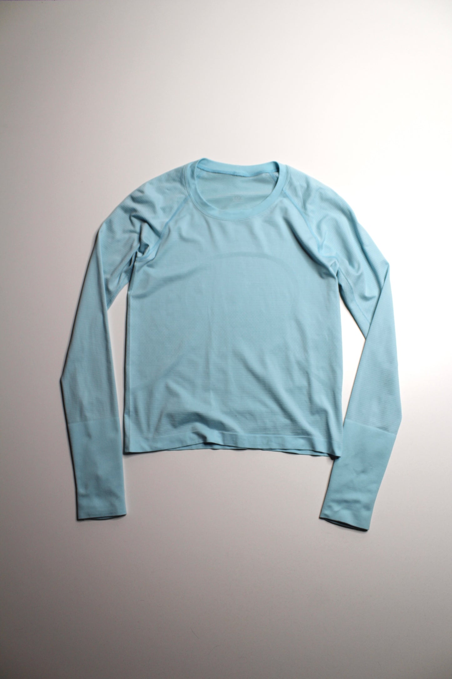 Lululemon ‘swiftly tech’ long sleeve, size 6 *waist length