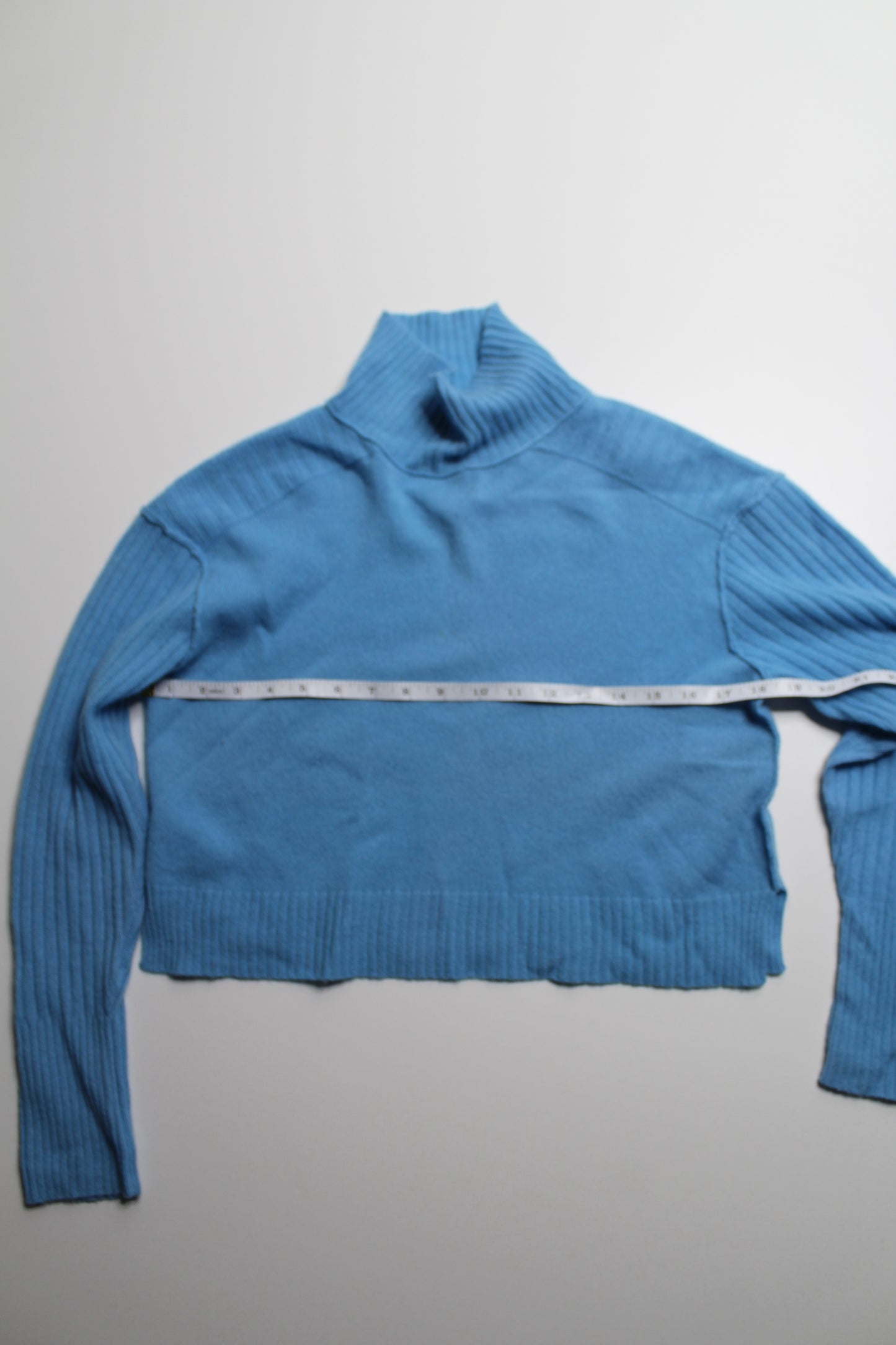 Free People blue ‘Aubrey’ cashmere mock neck cropped sweater, size xs (relaxed fit)