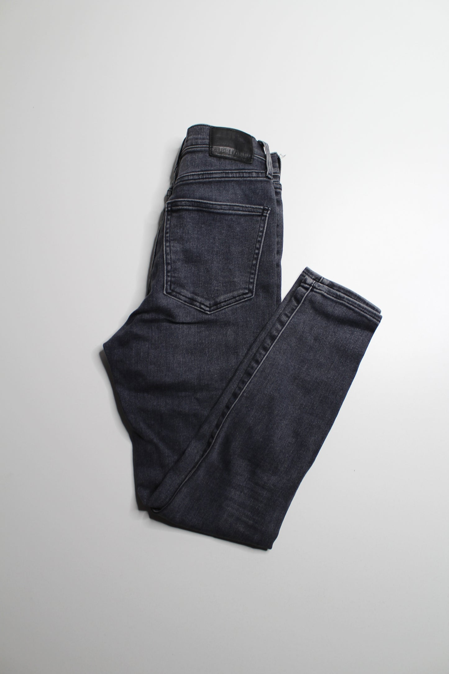Aritzia Denim Forum black wash Lola skinny jeans, size 26