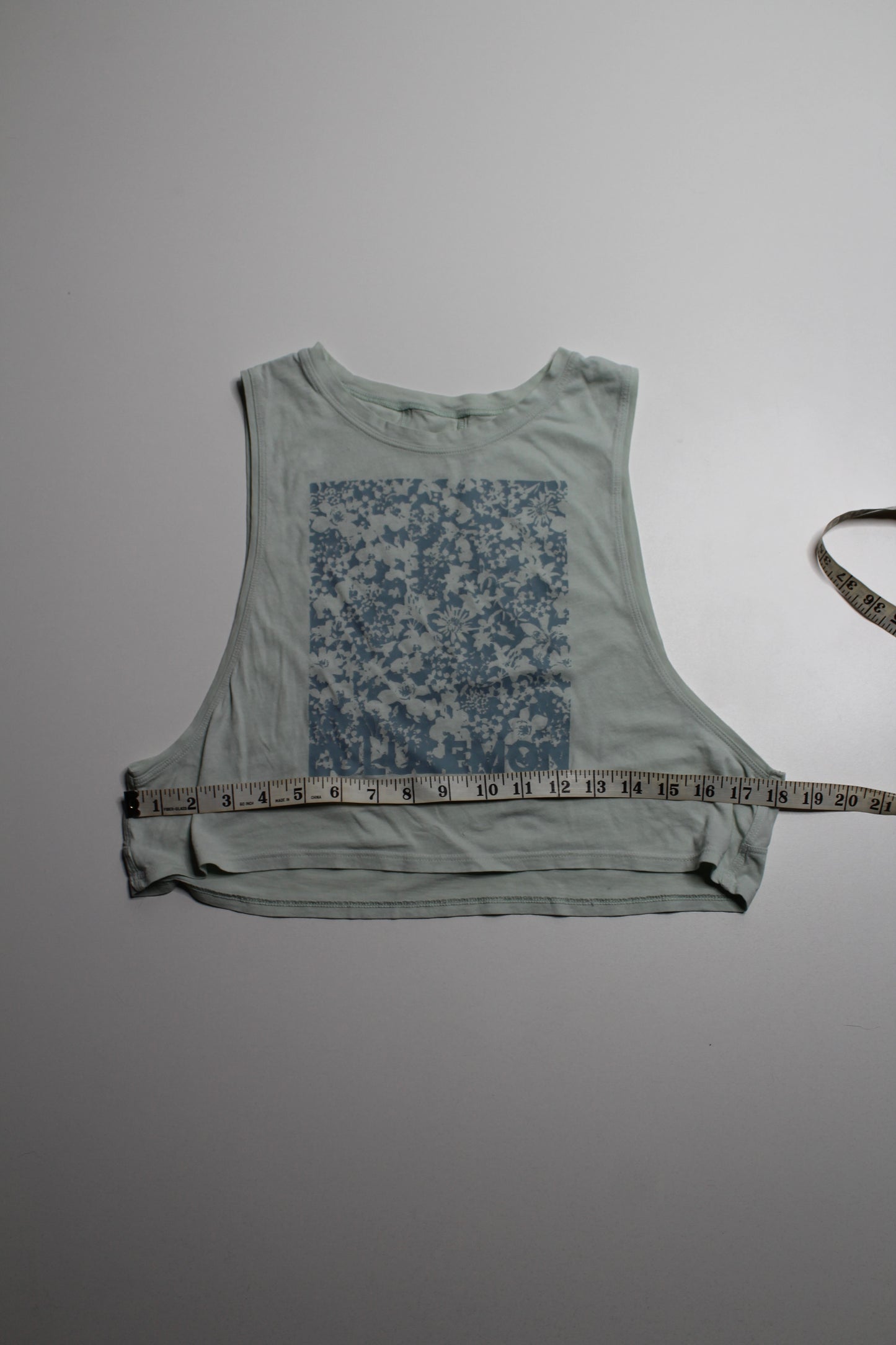 Lululemon cotton tank, no size. Fits like 6 (oversized) *flaw