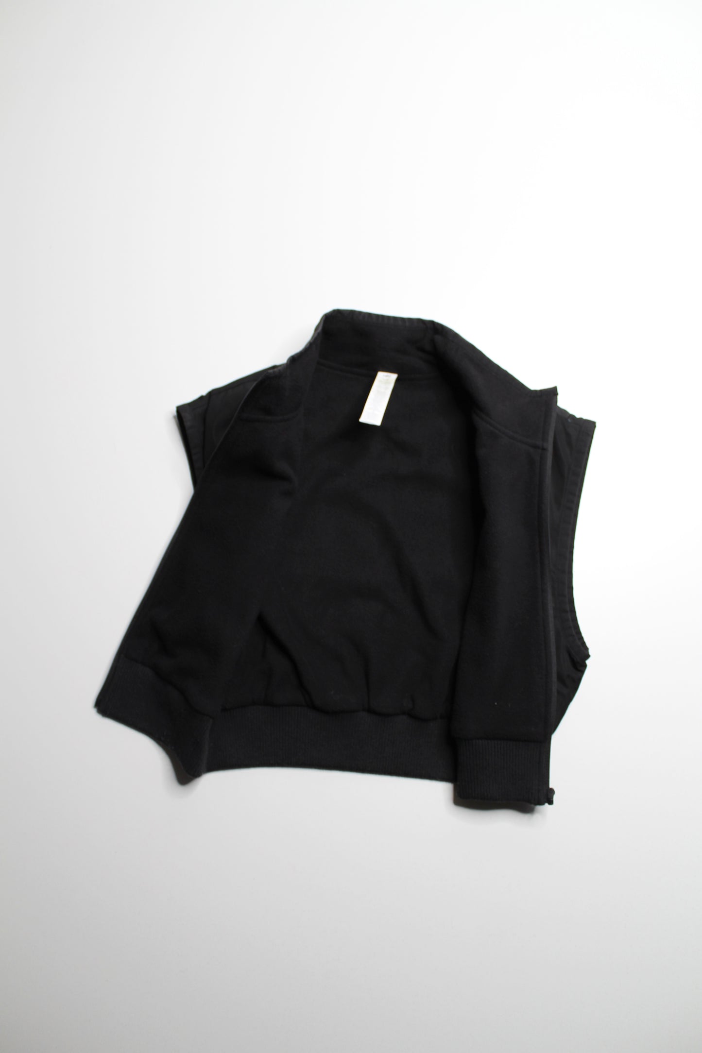 Alo black ‘in motion’ cropped vest, size small