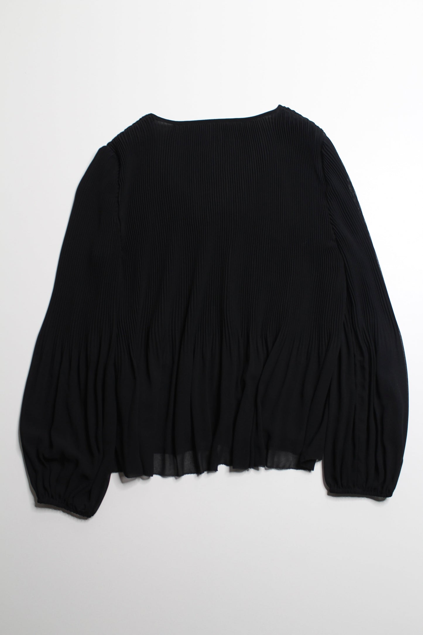 Aritzia wilfred black daydreamer v neck blouse, size xxs (loose fit)