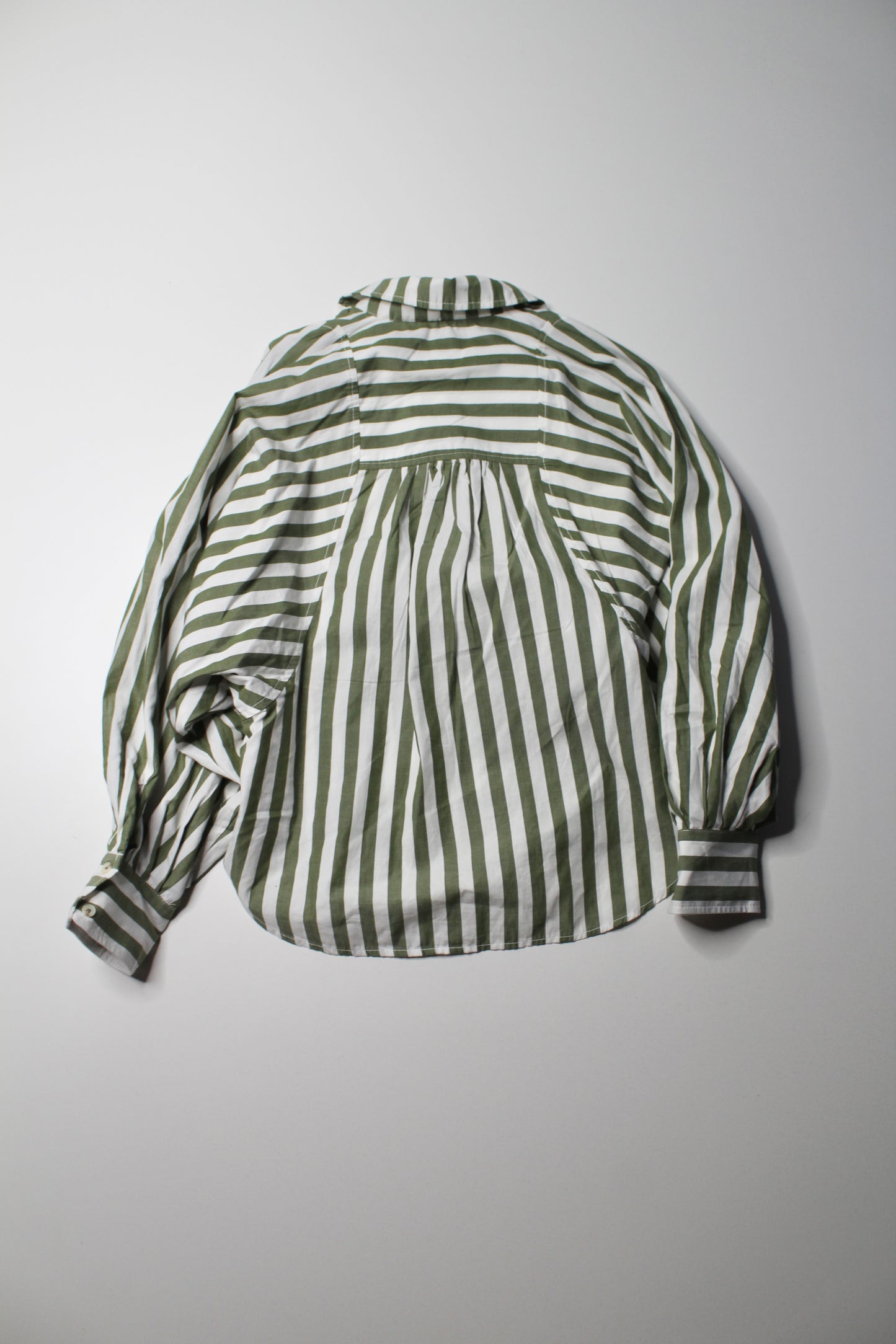 Anthropologie pilcro green/white stripe ‘Bailey boyfriend batwing’ button down blouse, size xxs Fits like small (oversized fit) (sale: 10% off)
