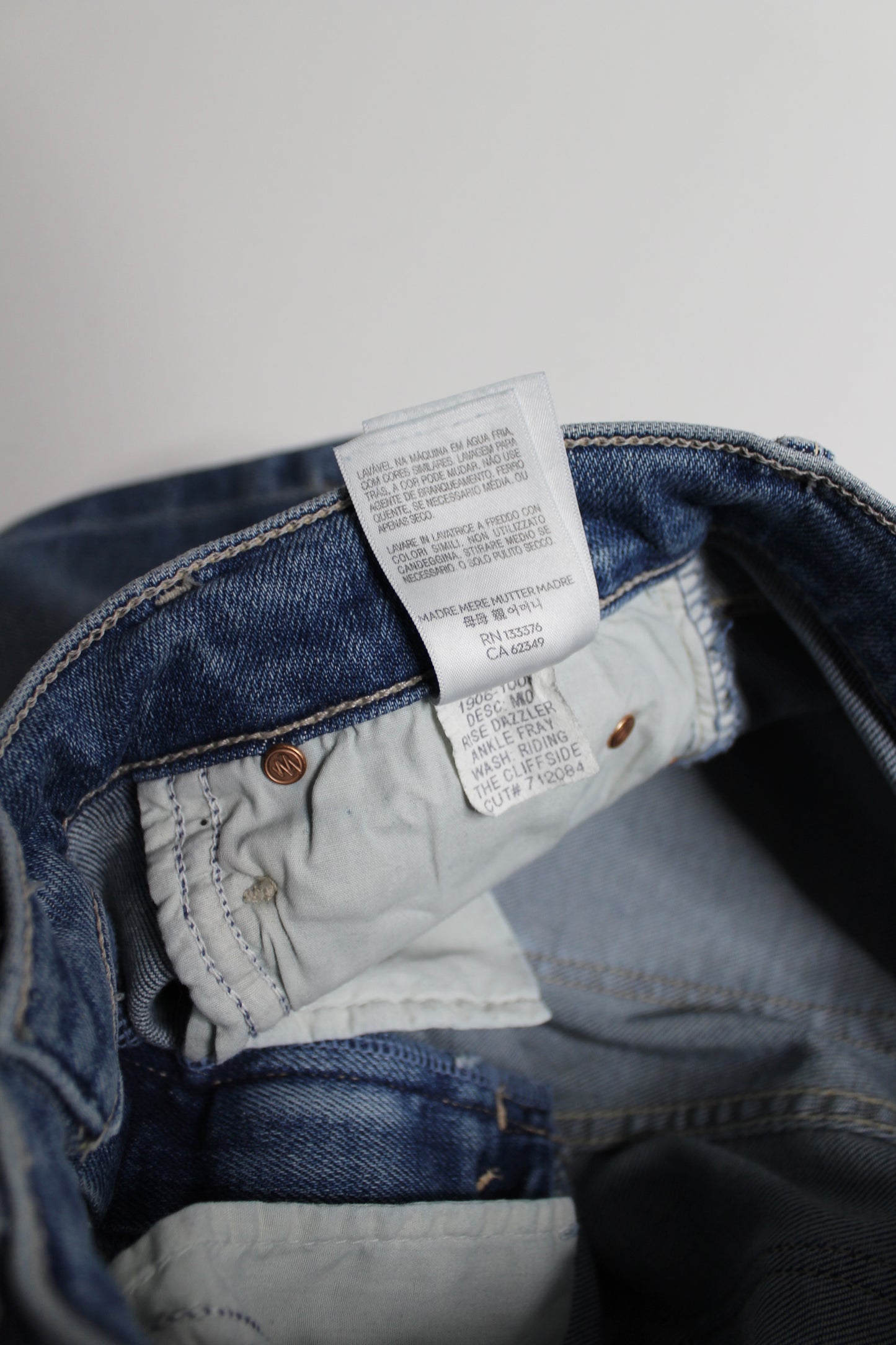 Mother riding the cliffside midrise ‘dazzler ankle fray’ jeans, size 24 (fit like 25)