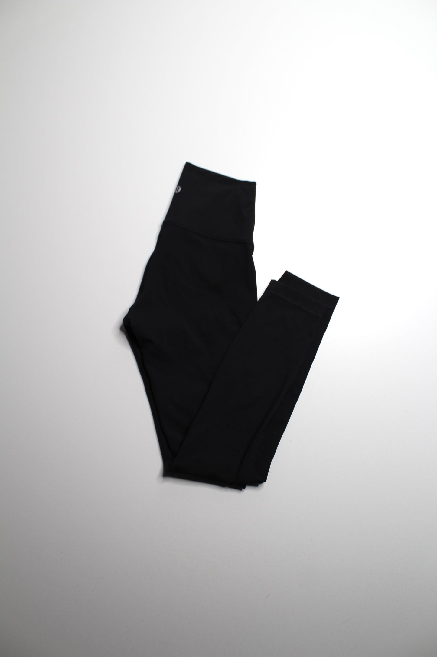 Lululemon black hi-rise ‘wunder under’ leggings, size 4 (25”) *full on luxtreme