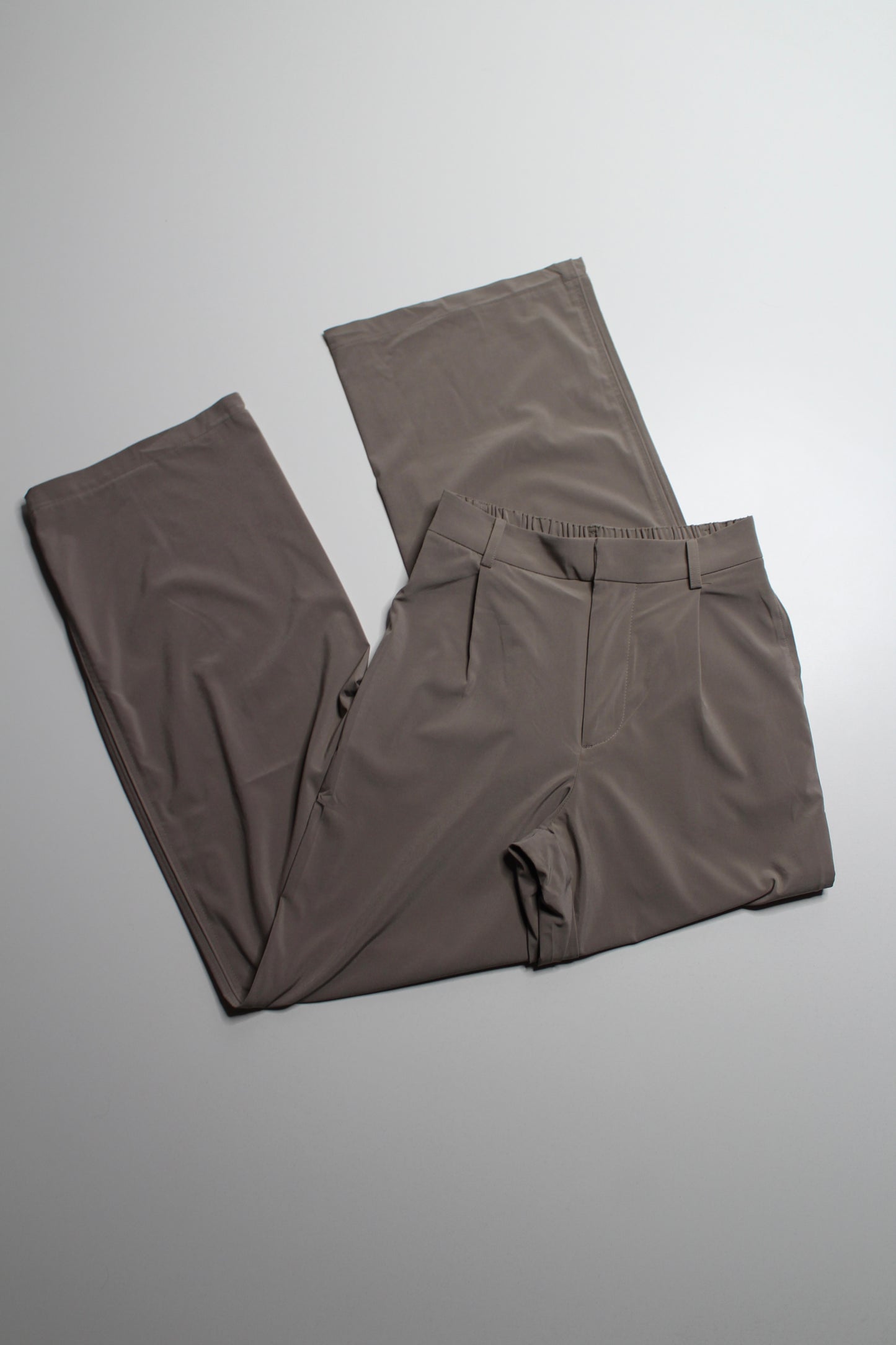 Vuori lightweight ‘villa’ wide leg pant, size xs (relaxed fit)